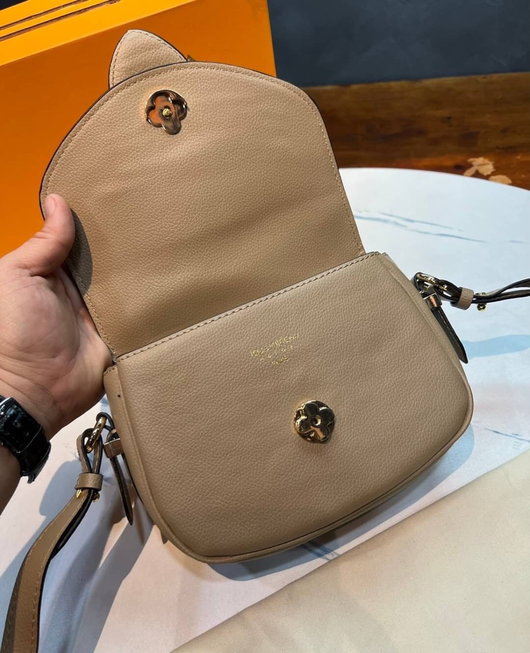 VIP 】หนังแท้ Louis Vuitton Crossbody & Shoulder Bag พร้อมส่งที่ไทย 4 สี