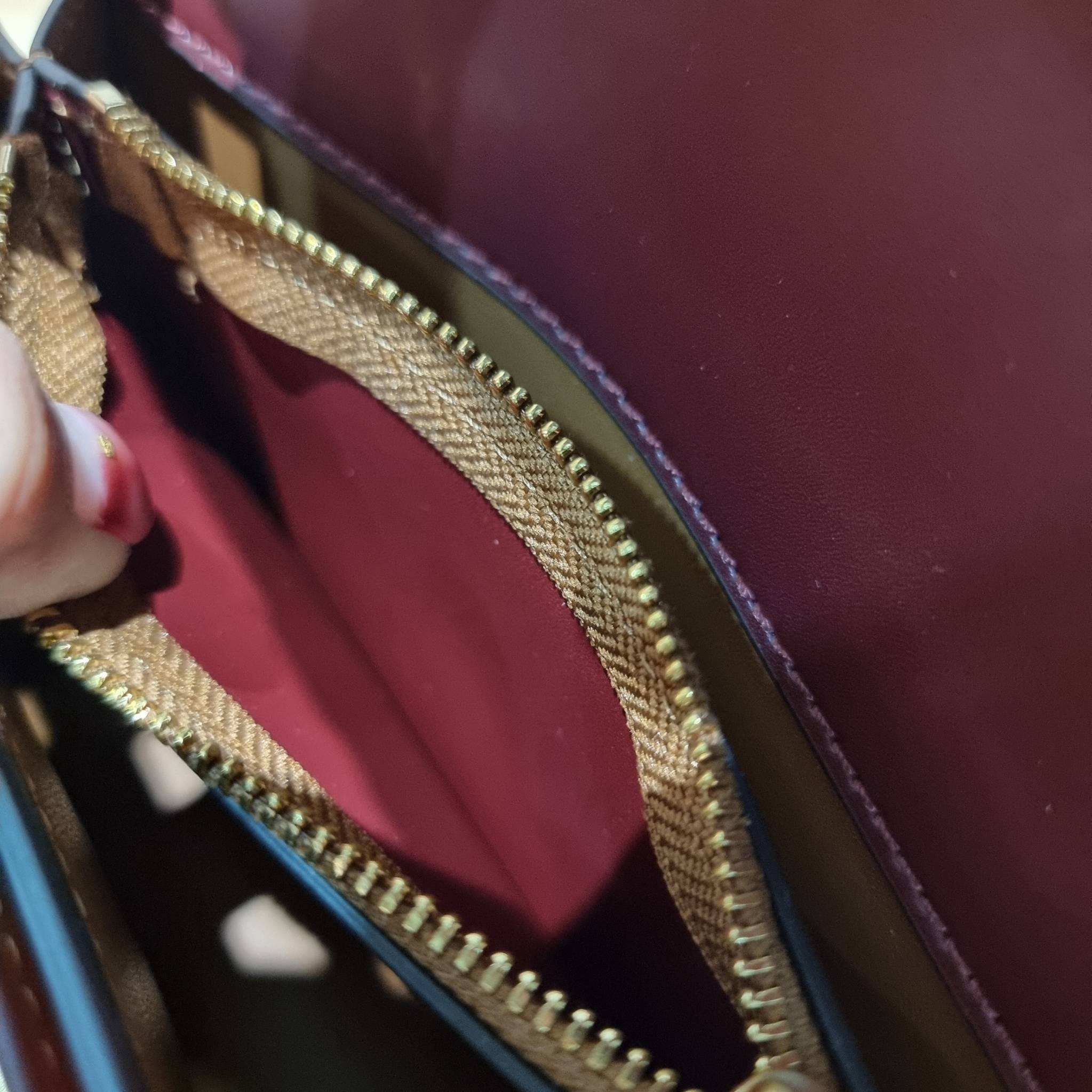 Tory Burch Bag / TORY BURCH ELEANOR SMALL CONVERTIBLE SHOULDER BAG ฮอตไอเท็ม รุ่นนี้ขายดีขายหมด สวยหรู คุณหนู ผู้ดี!! หายากมากแล้วน้า