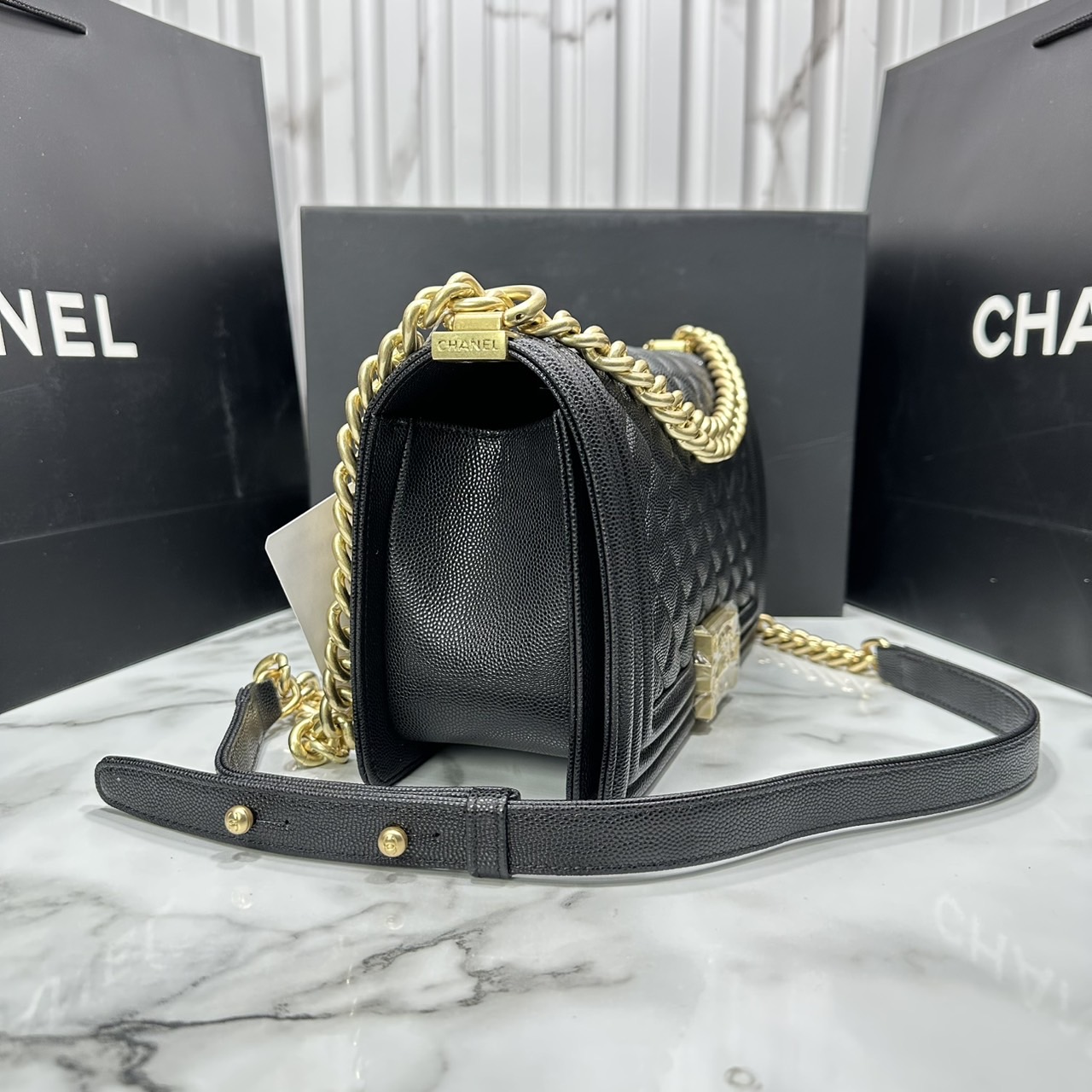 ORI หนังแท้ | CHANEL Boy 25cm shoulder bag กระเป๋าสะพายรุ่นยอดนิยม หรูหราระดับตำนาน สวยงามเหนือกาลเวลา