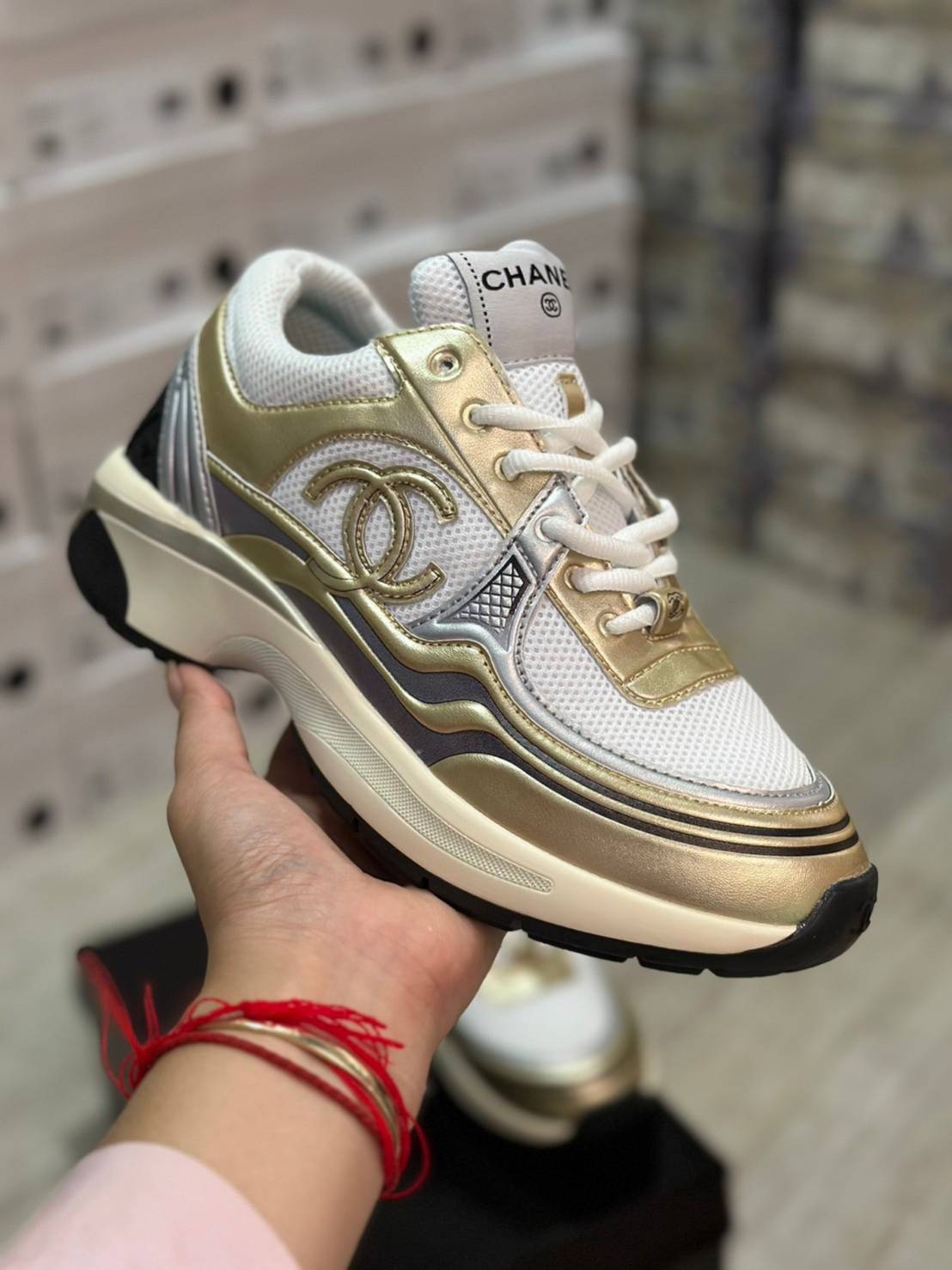 Chanel Sneakers 23s Fabric & Laminated White, Gold & Silver ออริสลับแท้ 1:1 ใช้งานต่างประเทศได้ รองเท้าผ้าใบชาแนล งานเกรดหนังเงาสวย ดีไซน์ใหม่ 2023 สวยหรูดูแพง