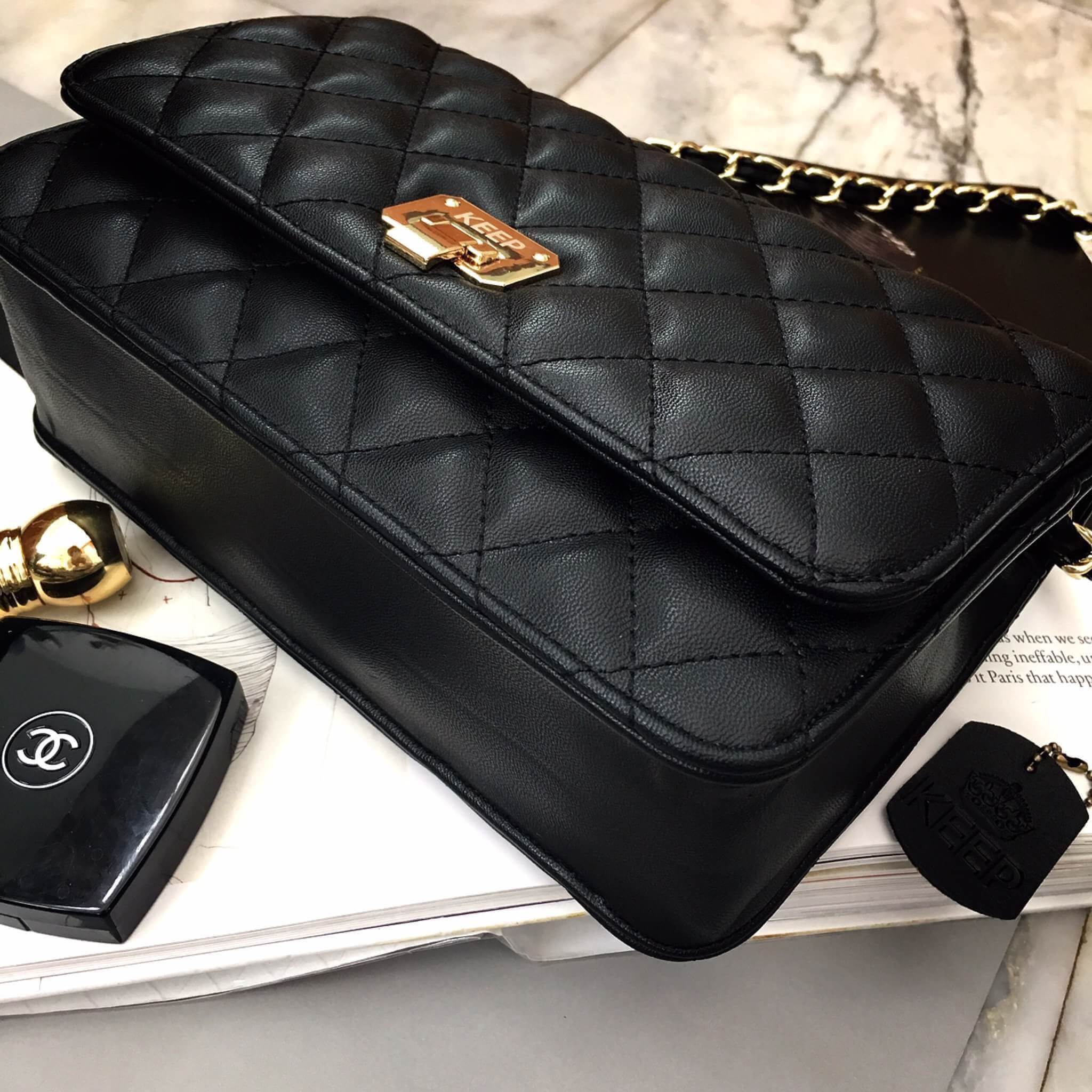 New arrival! จากแบรนด์ KEEP รุ่น Keep spell chain bag (( mini - classic size )) ตัวกระเป๋าหนังแกะสังเคราะห์ ลายหนังสวยมากๆคะ นิ่ม-ตึง สุดๆ รุ่นนี้ จะมี 2 ขนาด คือ mini และ classic ไซด์