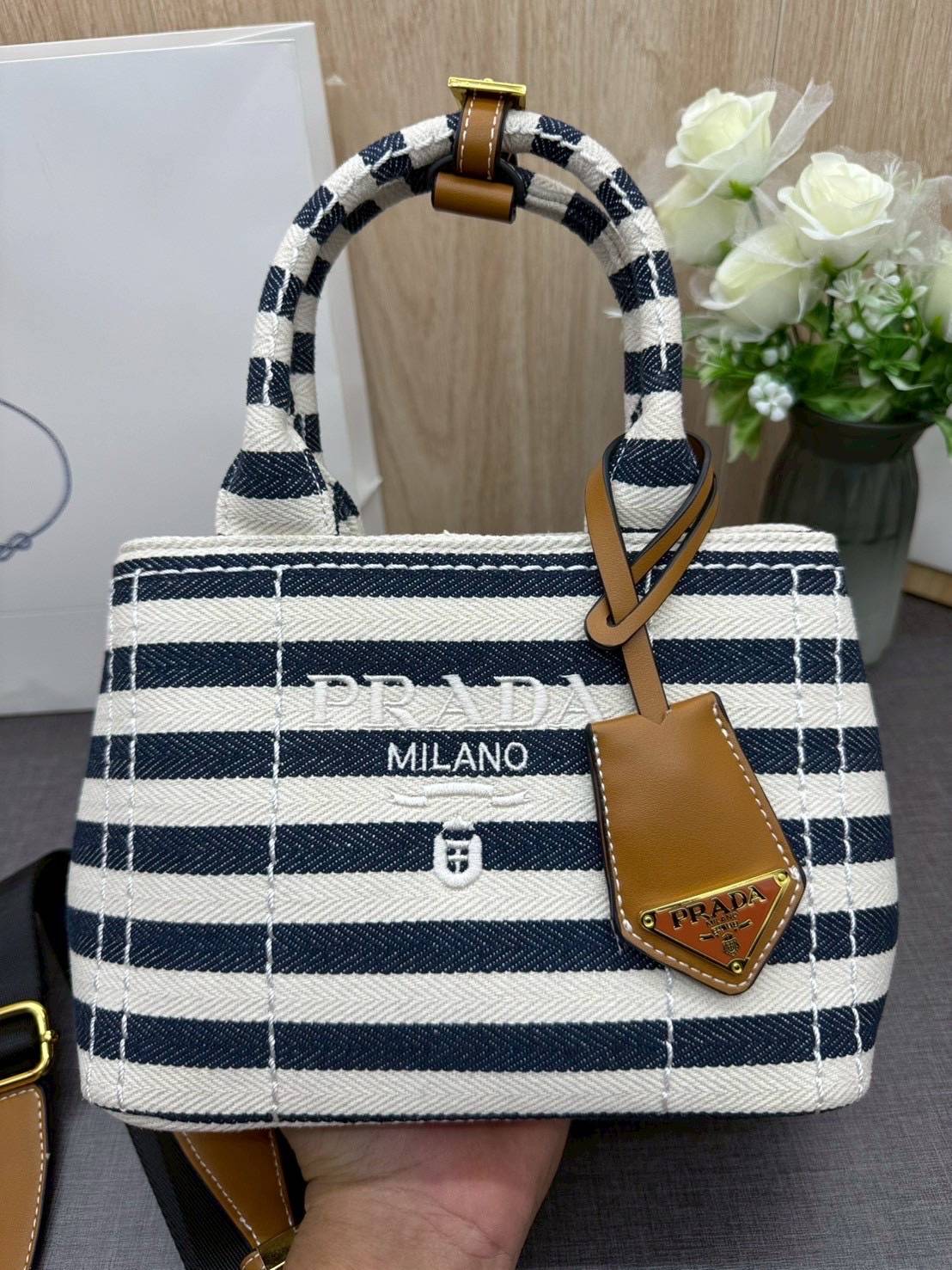 ORI หนังแท้ | Prada Jardinière linen blend mini-bag / Prada Tote Bag กระเป๋าทรงโท้ทใบเล็กน่ารัก ผ้าลินินผสม มาพร้อมดีไซน์ทันสมัย