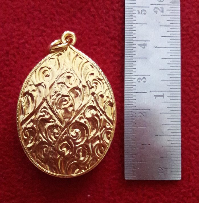 ล็อกเก็ตร.9ทรงกล้อง พิมพ์ใหญ่พื้นสีส้ม เลี่ยมทองไมครอนค่ะ