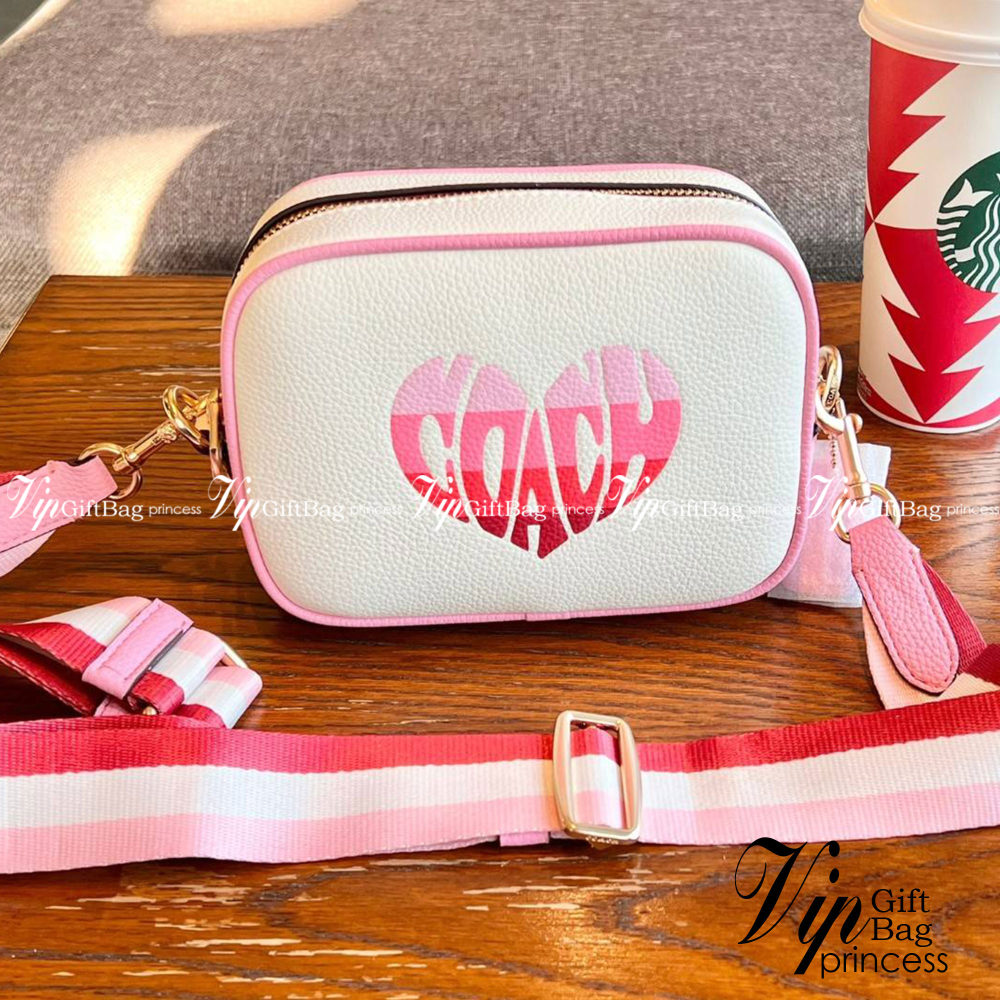 ใจละลายหมดแล้วค่า 😍 Coach Mini Jamie Camera Bag With Stripe Heart Motif ((CA072)) พร้อมส่งล่าสุด! กับกระเป๋าสะพายแบบครอสบอดี้ร์ บอกเลยน้องน่ารักสีสวยมากๆค่ะ