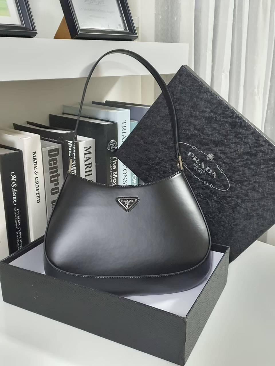 Prada Cleo brushed leather shoulder bag กระเป๋าทรงสวยยอดฮิต กับแบรนด์ PRADA งานพรีเมียมกิ้ฟท์จากแบรนด์ ทรงสะพายไหล่สวยหรูอยู่ทรง PRADA CLEO หนังเรียบดำเงาหรูสุดคลาสสิต เปิดปิดด้วยกระดุมอะไหล่เงินทั้งใบ ด้านในใส่กระเป๋าสตางค์ยาว มือถือ ของจุกจิกได้เยอะ มีป