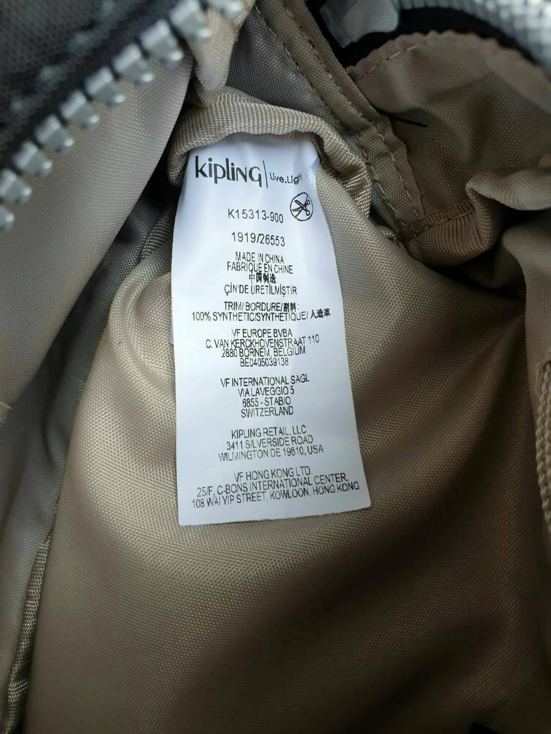 Kipling nylon shoulder bag รุ่น ( K15313 ) >>พร้อมส่งค่ะกระเป๋าสะพายข้างรุ่นใหม่ล่าสุด วัสดุไนล่อน กันน้ำ บุด้วยนวมที่ฐานกระเป๋าเพิ่มความนุ่ม >>รูปทรงสวย ขนาดกระทัดรัด มีช่องกระเป๋าด้านหน้าใส่ของจุกจิกหนึ่งช่อง >>มีช่องซิปหลักนะค่ะ ด้านใ