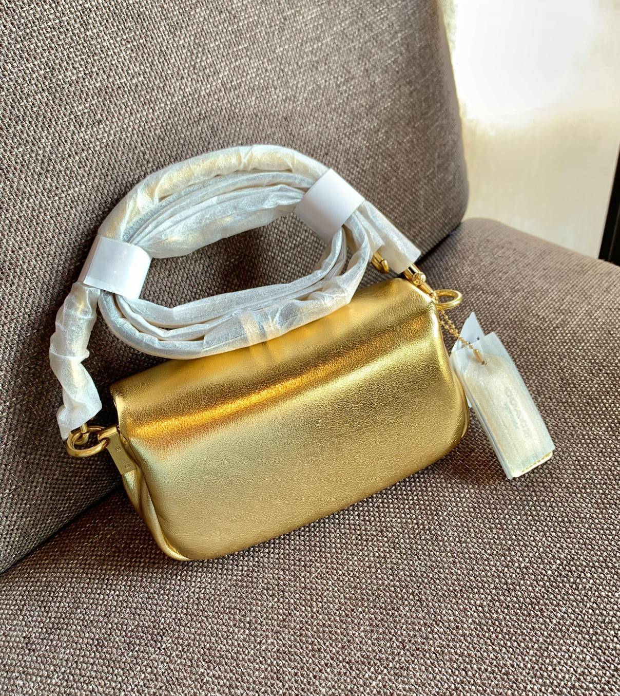 น้องสวยมากก สินค้าจริงสวยกว่าในรูป ไม่จกตาค่ะ! COACH PILLOW TABBY SHOULDER BAG 18 ((C3880)) 📣 พร้อมส่งที่ไทย คุณภาพเกินราคา! กระเป๋าหิ้ว//สะพายแบบครอสบอดี้ร์ 🔺หนัง nappa อย่างดี หนานิ่ม นุ่มมากๆ หลงรักน้องแน่นอน