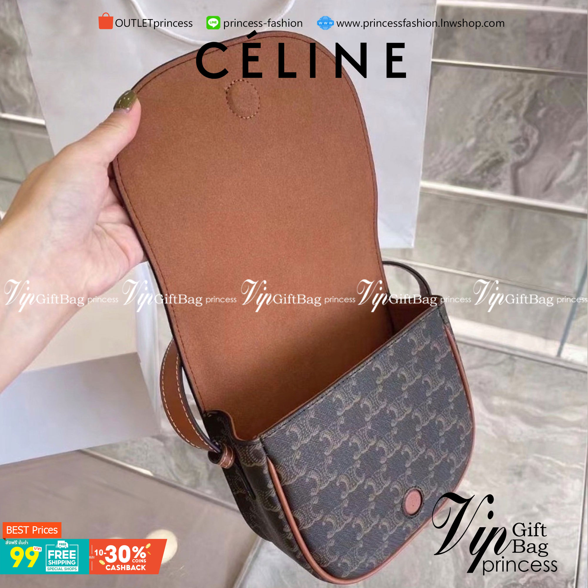VIP 】CELINE MINI BAG IN TRIOMPHE CANVAS รุ่นโลโก้หน้าใหญ่ พร้อมส่งที่ไทย ราคาสุดคุ้ม หากใครที่กำลังมองหากระเป๋าสะพายข้าง ขนาดกะทัดรัด และเรียบหรู ต้องใบนี้เลยค่ะ เป็นกระเป๋าเปิดปิดแบบแบบฝาผับที่มีรูปทรงโค้งและที่ล็อกรูปทรงคล้ายเข็มขัด อีกทั้งยังสะท้อนความ