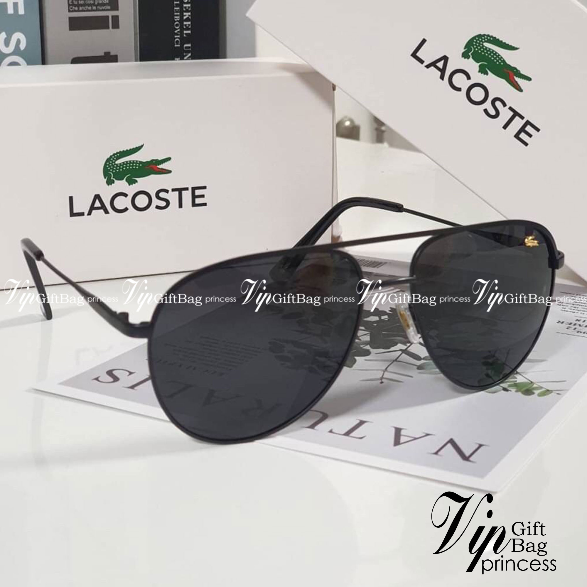 รุ่นยอดฮิตที่เคยขายดีติดอันดับ ของมันต้องมี กับแว่นตา LACOSTE SUNGLASSES แว่นตากันแดด แฟชั่นดีไซน์คลาสสิก สวยสะดุดตา มาพร้อมกล่องแว่นและกล่องกระดาษแบรนด์ ในราคาสบายกระเป๋า สวยหรู ดีไซน์สะดุดตา ห้ามพลาดค่ะ
