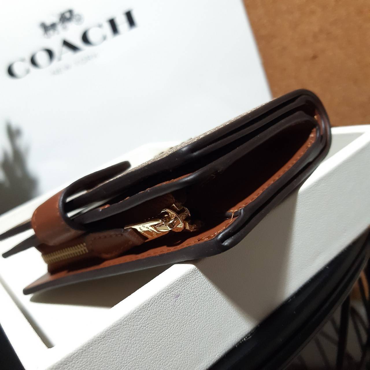 ของแท้ COACH F23553 MEDIUM CORNER ZIP WALLET IN SIGNATURE CANVAS กระเป๋าสตางค์ใบกลาง ขนาดกำลังเหมาะมือ