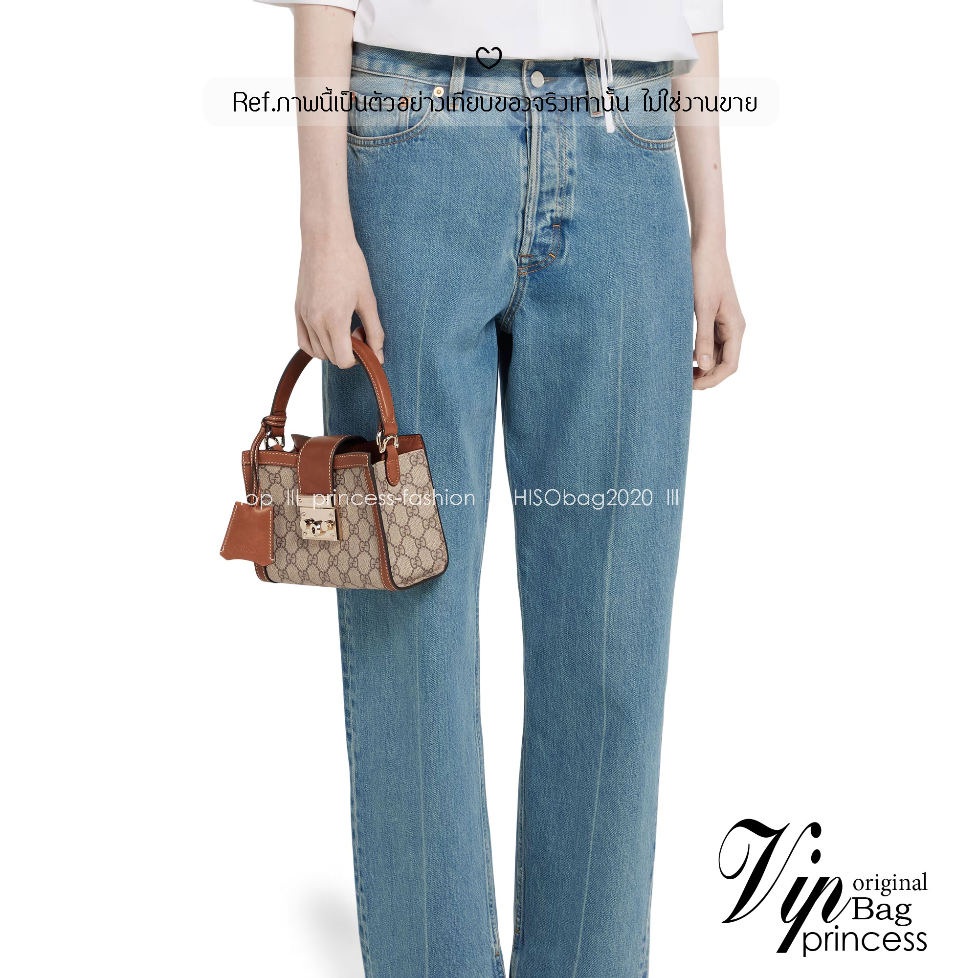 Gucci Padlock small top handle bag กระเป๋าสะพายใบไซส์มินิพร้อมหูจับ ในคอลเล็กชั่น Pre-Fall 2025 แพดล็อกนำเสนอรูปทรงในแบบร่วมสมัยที่สวมใส่ได้หลากหลายสไตล์ ชวนให้นึกถึงลวดลายอันเป็นเอกลักษณ์ของแบรนด์