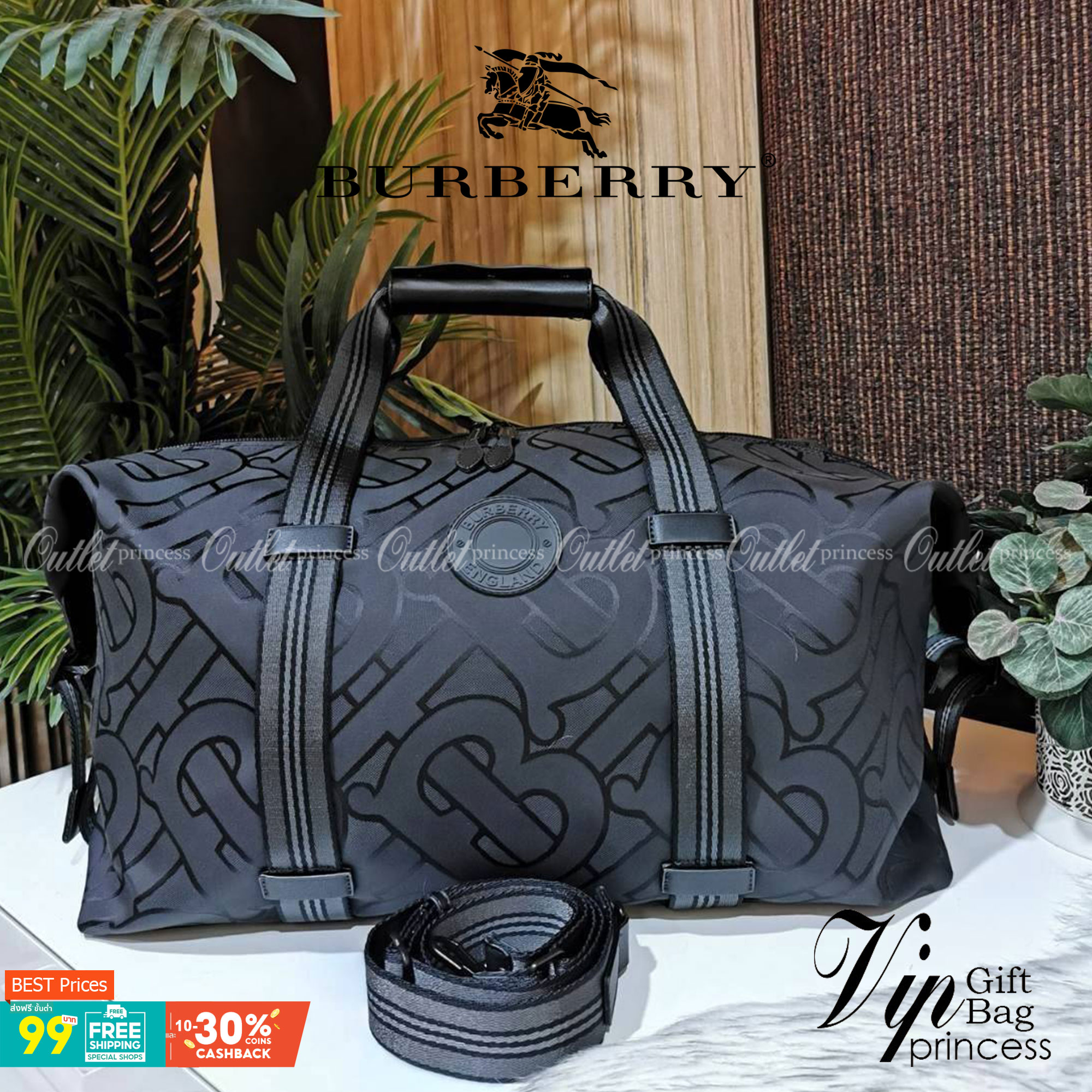 BURBERRY FRAGRANCES MONOGRAM TRAVEL BAG GIFT WITH PURCHASE GWP Limited จาก BURBERRY PURFUME COUNTER วัสดุ POLYAMIDE ขึ้นลาย Monogram คอลเลคชั่นล่าสุด ใบใหญ่จุใจแ2ต่น้ำหนักเบา ใส่สัมภาระขึ้นเครื่องเดินทางได้ ใส่เสื้อผ้า รองเท้า เอกสาร A4 iPad Notebookได้ ภ
