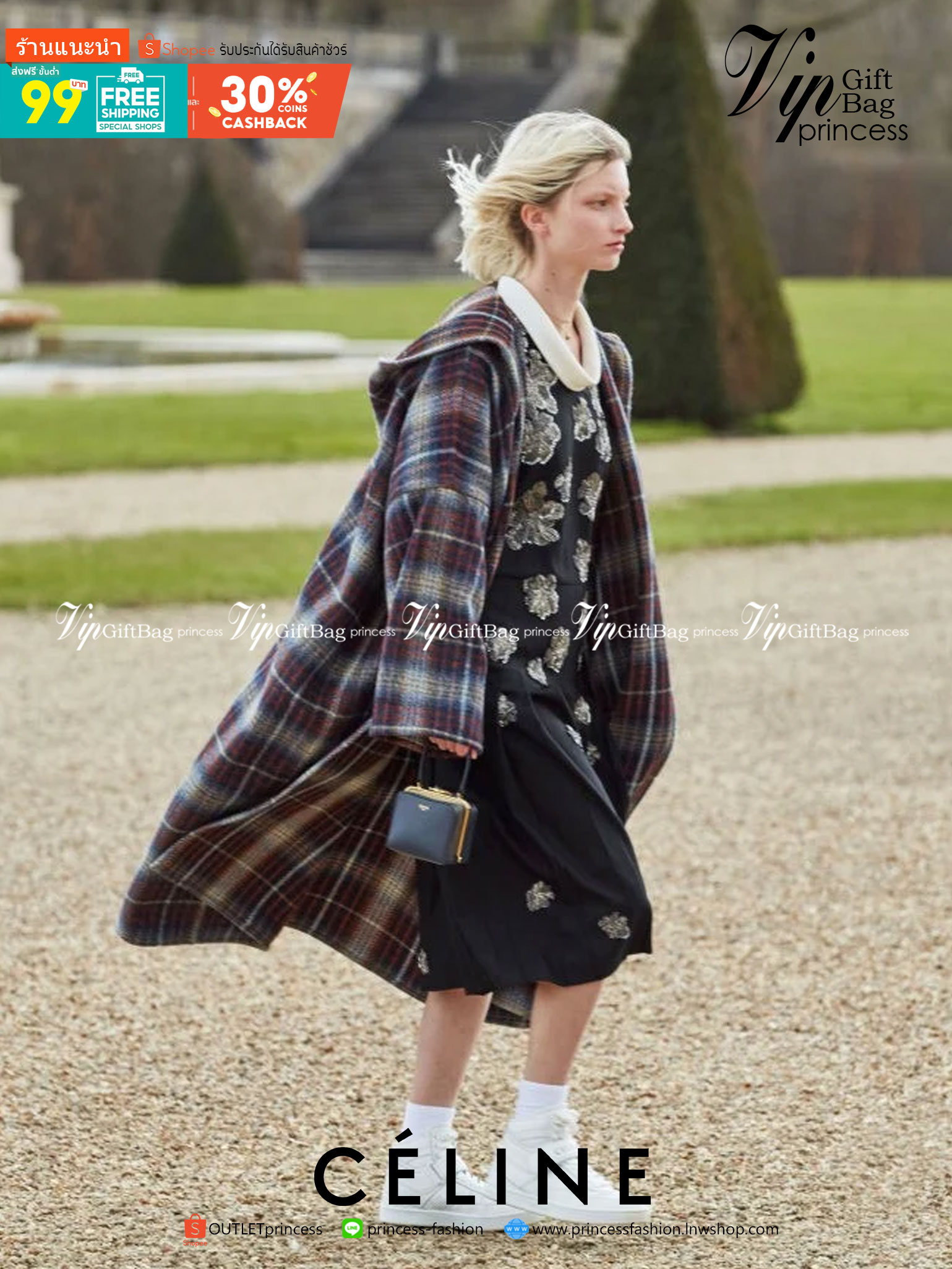 Celine Triomphe Minaudiere สาว ๆ คนไหนไม่เน้นพกของเยอะ แต่ต้องการกระเป๋าที่ให้ความเรียบหรู ดีไซน์เก๋ เหมาะสำหรับดินเนอร์มื้อค่ำ หรือช้อปปิ้งเบาๆ ใบนี้แนะนำเลยคะ เป็นกระเป๋าขนาดกะทัดรัด ถือและสะพายไหล่ได้ ให้ความคล่องตัว นับว่าเป็นอีกหนึ่งแอสเซสเซอรี่ที่น่