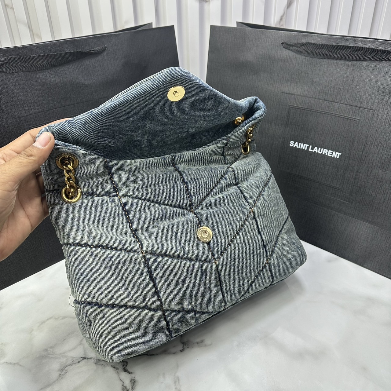YSL Puffer denim shoulder bag กระเป๋าสะพายเดนิมฟอก สวยเท่ห์คลาสสิกลายเชฟล่อนเป็นเอกลักษณ์ ENVELOPE FLAP BAG WITH SOFT CHEVRON 🧡เกรดออริ ใช้งานต่างประเทศได้