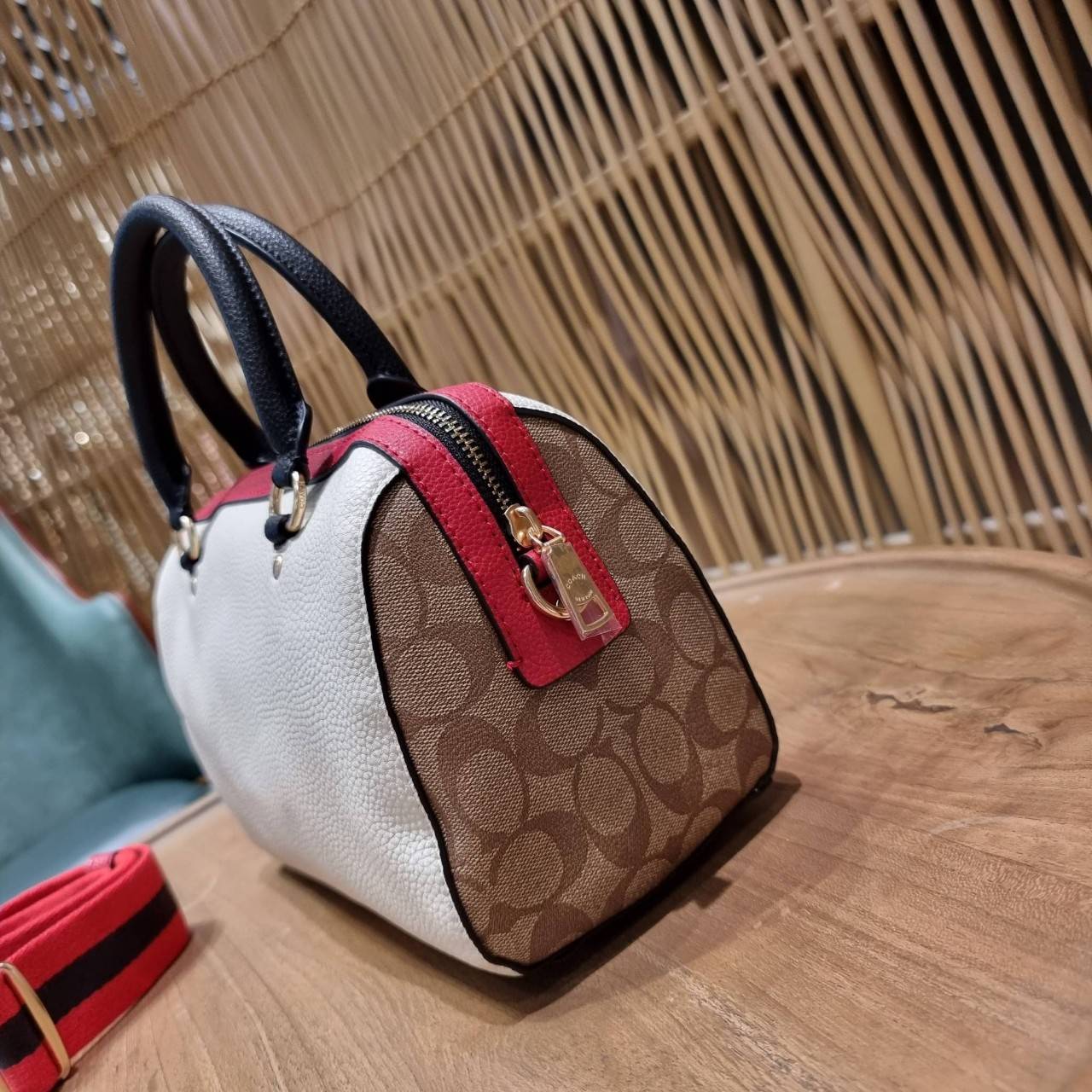 LIMITED EDITION💥 🌈สวย+คุณภาพ สินค้าต้องมีค่า Coach X Peanuts Rowan Satchel With Snoopy ((C6164)) พร้อมส่งที่ไทย ใหม่ล่าสุด ห้ามพลาดค่าา! สวยกันให้สุด กับกระเป๋าทรงหมอน ขนาดกลางกำลังดี หนังแท้นิ่ม ลายหนังสวยงามมากๆค่ะ 🔺ด้านหน้ามีโลโ