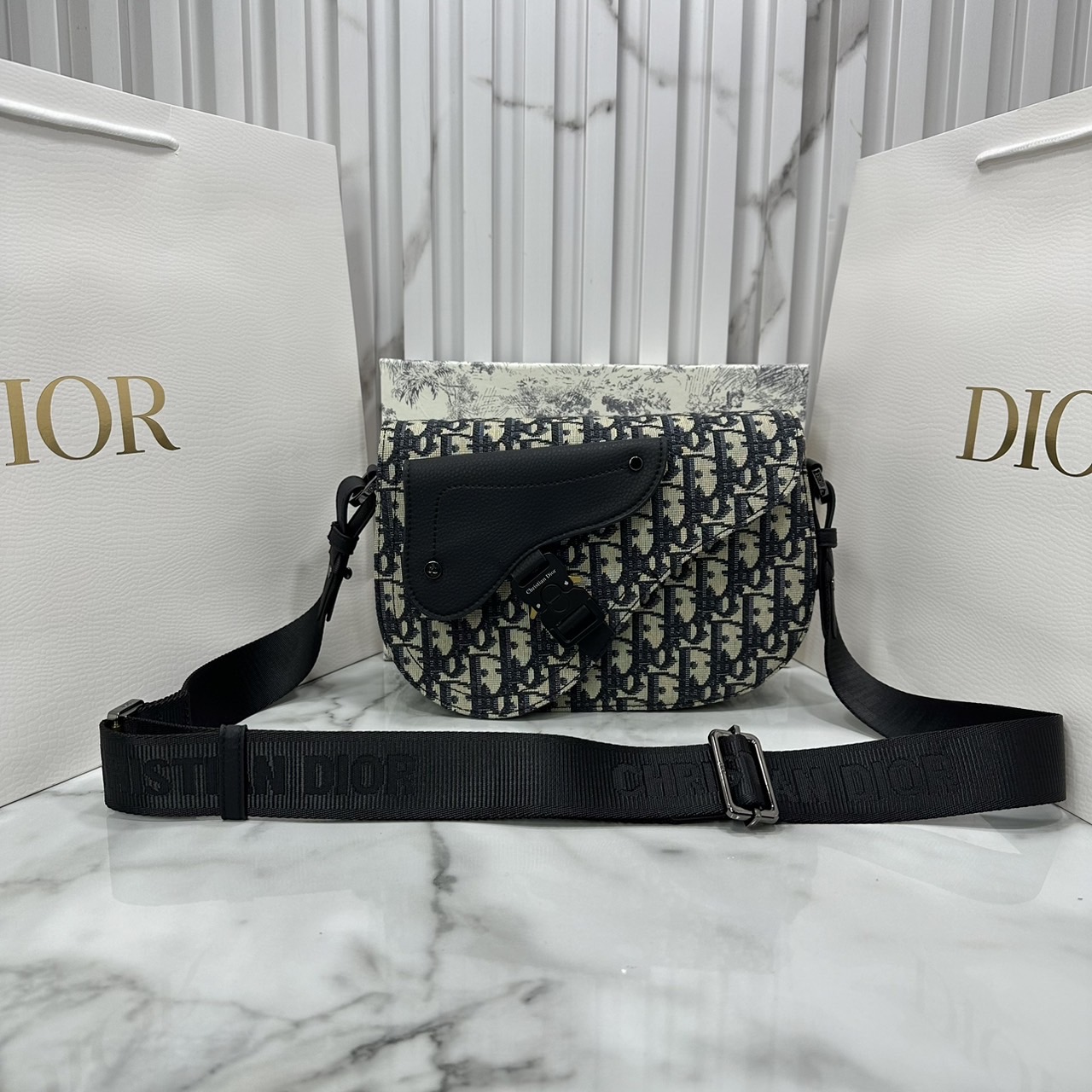 DIOR Saddle Messenger Bag Oblique Jacquard and Grained Leather กระเป๋าสะพาย Saddle pouch คู่ใจท่านชาย เอกลักษณ์ที่หรูหราตลอดกาล เกรดออริ 1:1