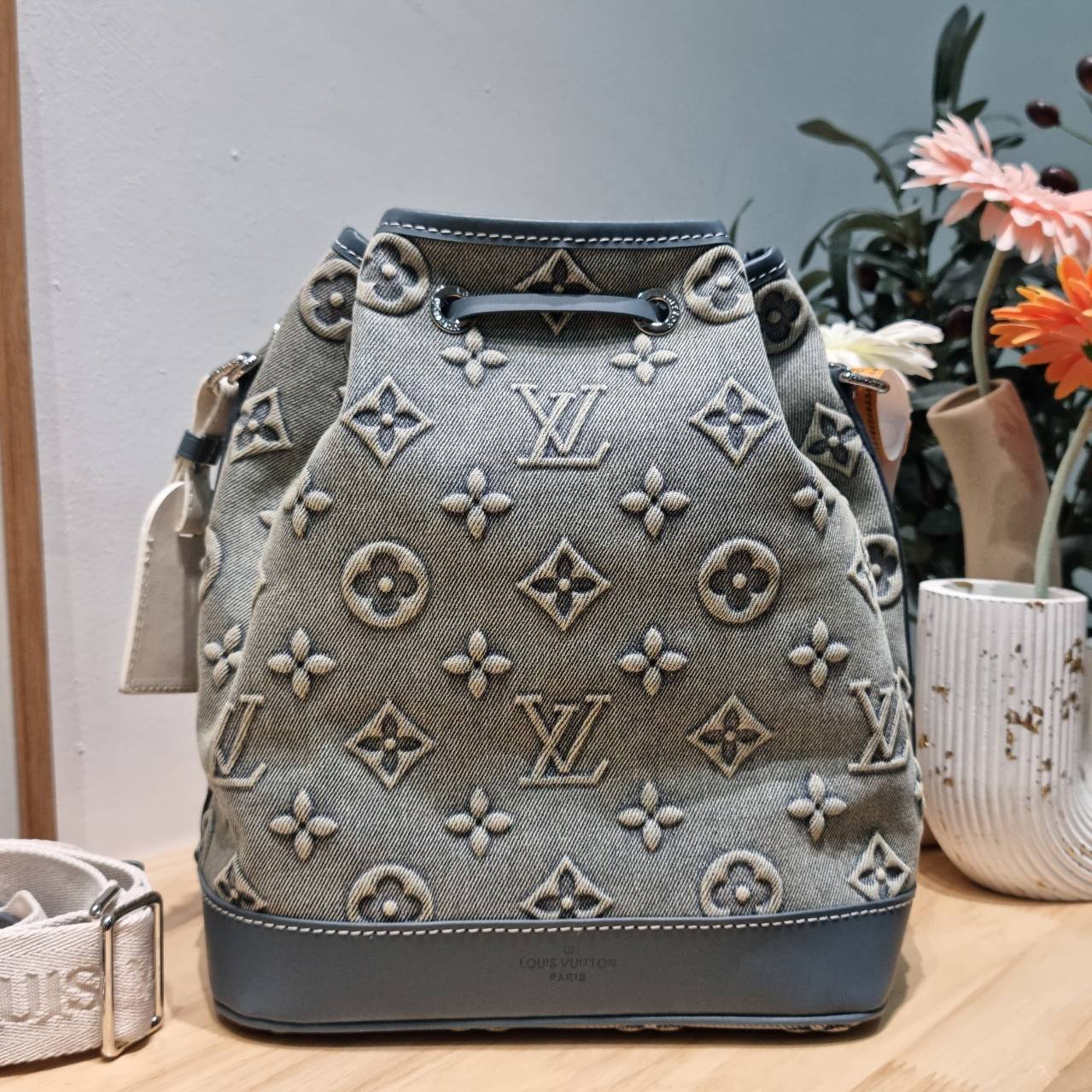 LV Neo washed denim monogram bag / LV Bucket Bag ใหม่ล่าสุด กระเป๋าทรงบัคเก็ตรุ่นฮิตที่มาในรูปแบบ washed denim สวยคลาสสิค คมชัด ดูแพง