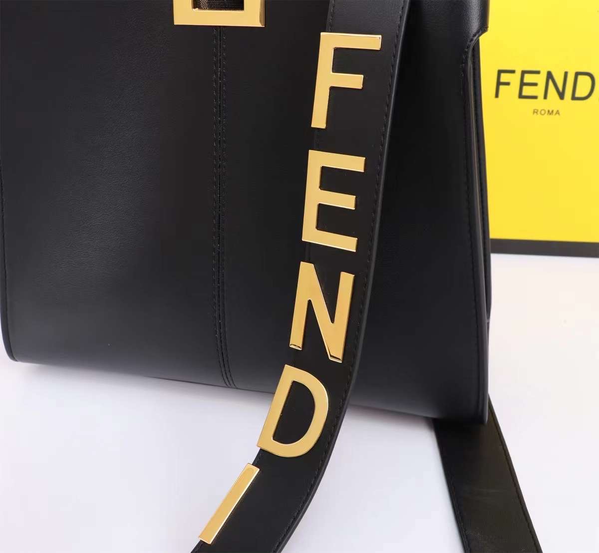 พร้อมส่ง 3 สี FENDI Peekaboo X-Lite Medium กระเป๋าสะพาย 🧡 เกรดออริจินอล 1:1 สลับแท้