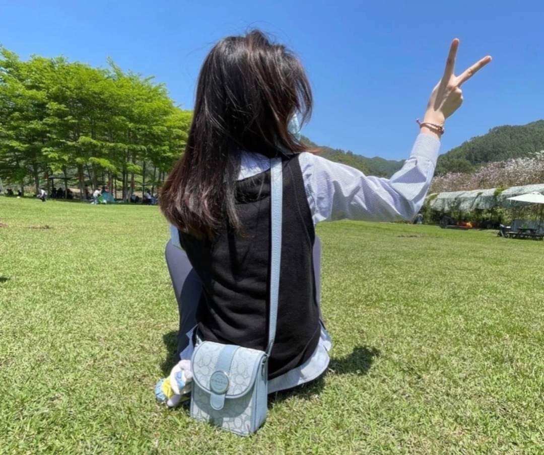 COACH North/South Lonnie Crossbody In Signature Jacquard C8321 ภาพสินค้าถ่ายจากงานขายจริง ใช้งานต่างประเทศได้