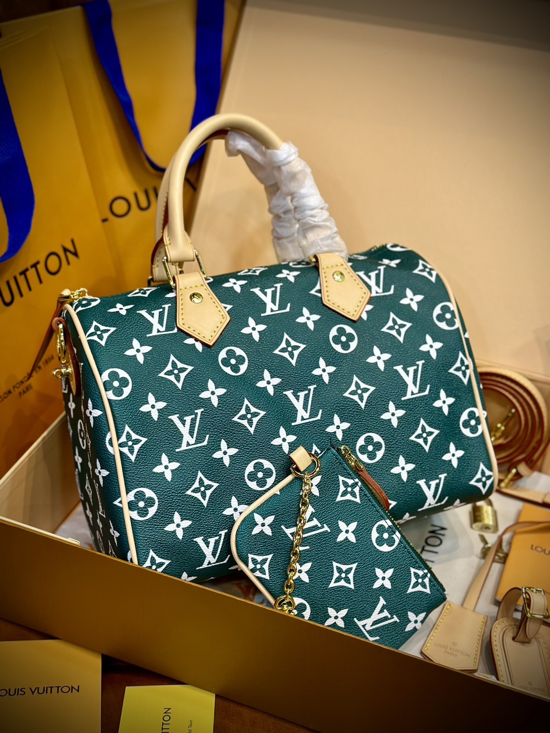 LV Speedy P9 Bandoulière 25 กระเป๋าสะพายสปีดี้รุ่นใหม่หรูหรา กระเป๋าทรงหมอนท็อปฮิตดีไซน์ใหม่ต้อนรับฤดูร้อน โดดเด่นด้วยการตกแต่งลายพิมพ์สดใส รูปทรงสวยตลอดกาล