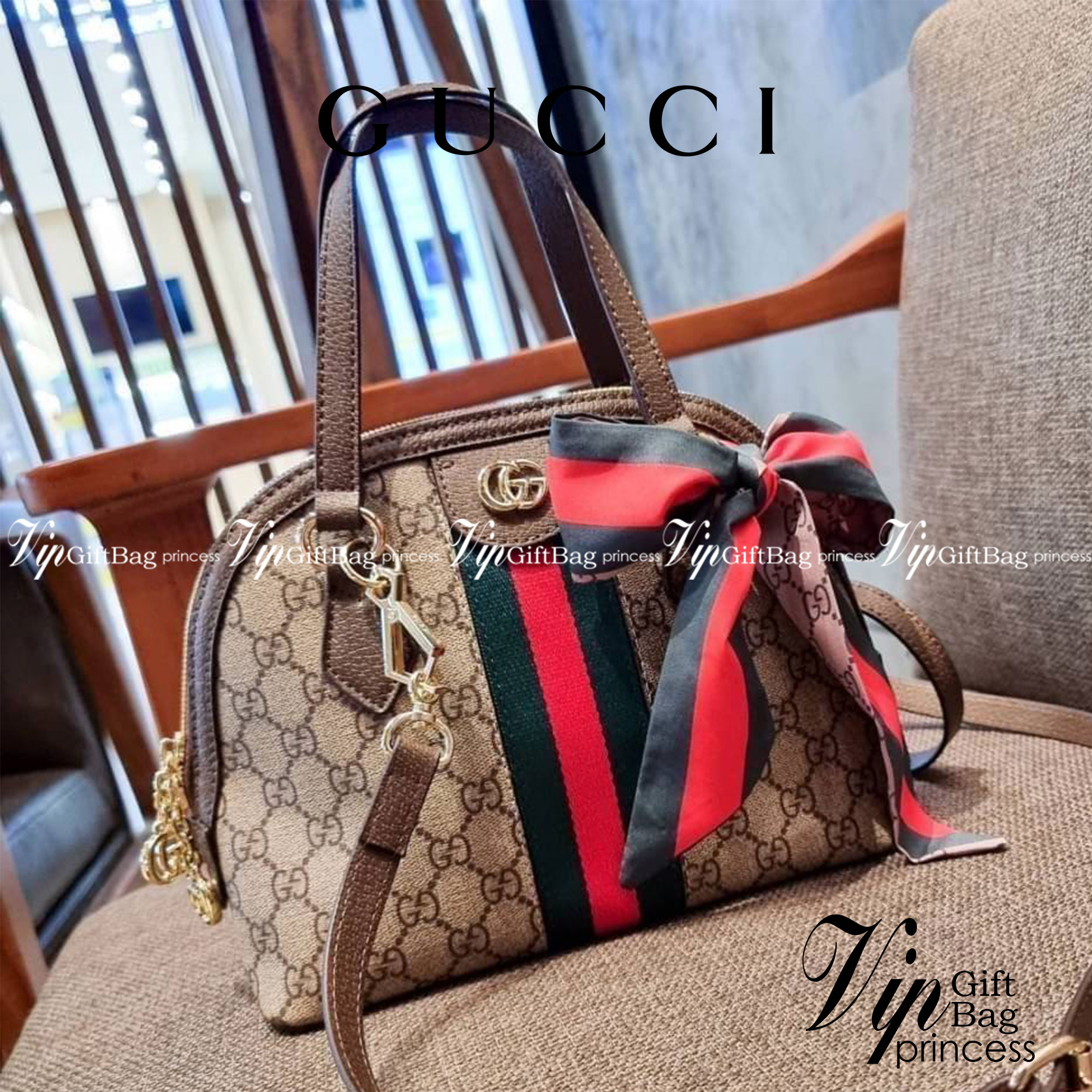 GC CLASSIC SATCHEL BAG กระเป๋าถือ/สะพายทรงโดม รุ่นหายาก สวยคลาสสิค แถมฟรี!! โบว์ผ้าลายแบรนด์ สำหรับตกแต่งหูกระเป๋า ผูกเป็นโบว์ หรือพันถนอมหูกระเป๋าก็เพิ่มดีเทลความหรูได้ วัสดุหนังแคนวาส ดีไซน์แถบคาดโดดเด่น เปิด-ปิดกระเป๋าด้วยซิป หัวซิปตัว G อะไหล่สีทอง เล