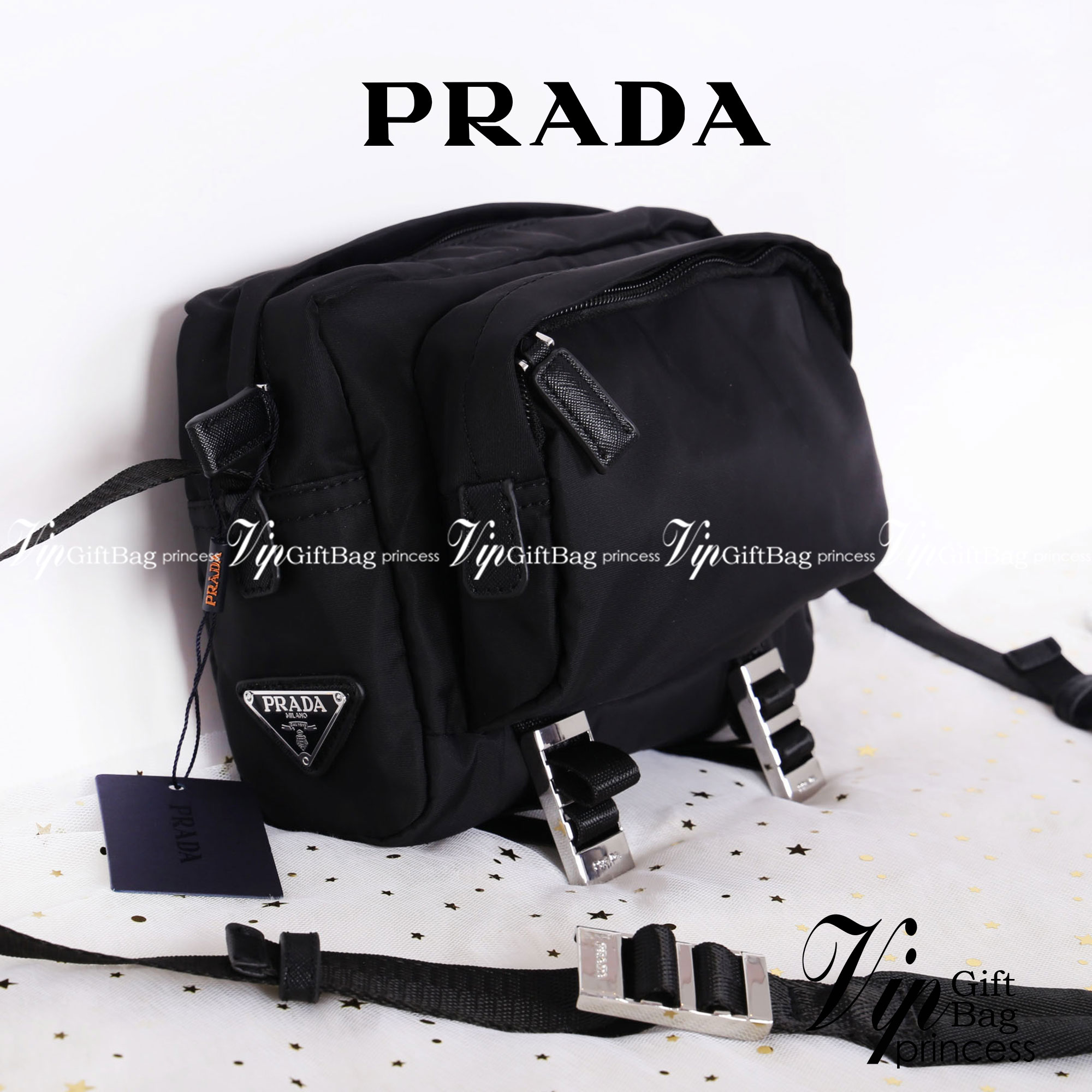 Prada nylon shoulder bag / Prada crossbody nylon bag VIP gift ใช้ได้ทั้งหญิงชาย ห้ามพลาดรุ่นใหม่l Prada Bag ทรงใหม่มีไว้ไม่ซ้ำใครแน่นอนคะ จะสะพายข้าง หรือ คาดอกก็ได้ วัสดุทำจากผ้า Nylon เนื้อหนาคุณภาพดี ตัวอะไหล่เงินสวยหรู ขนาดกำลังดี ใส่ของได้เยอะ มือถือ
