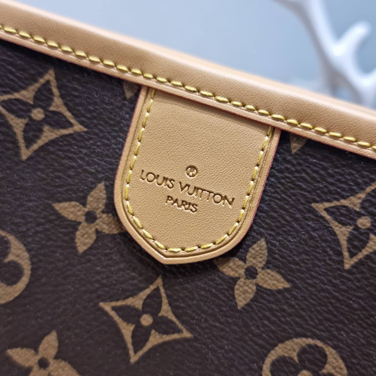 LV delightful newer bag กระเป๋าทรงโท้ทสุดปัง รุ่นขายดี ที่มาในไซส์ใหม่ สะดวกพกพามากๆ สายสะพายมีมาให้ 2 แบบ คล้องไหล่ และสายสะพายข้าง