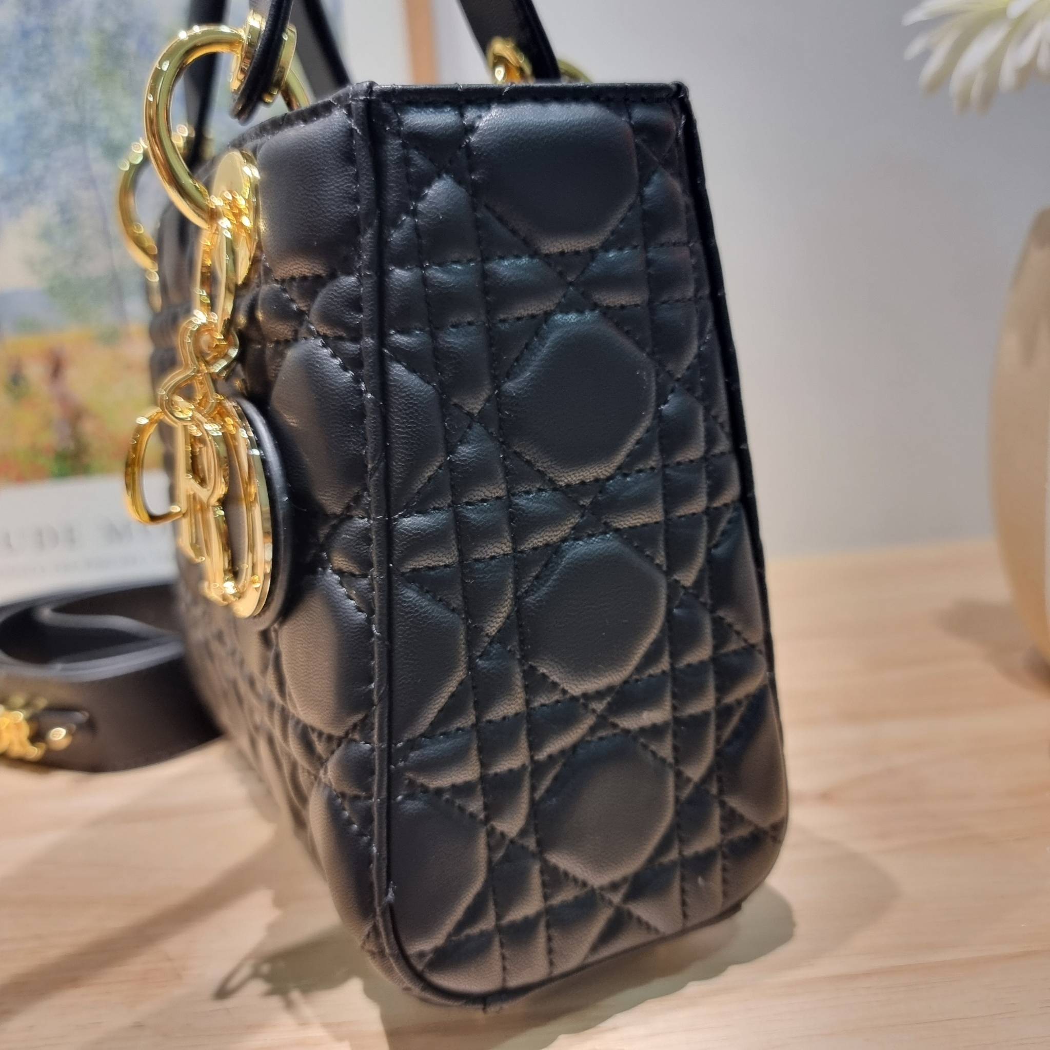SMALL LADY DIOR MY ABCDIOR BAG Black Cannage / CD LADY BAG พร้อมส่ง กระเป๋าสะพายข้างสุดฮอต ดีไซน์เรียบง่าย แต่แฝงไปด้วยความหรูหรา ทรงกล่องคลาสสิค โดดเด่นด้วยพวงกุญแจอะไหล่สีทอง