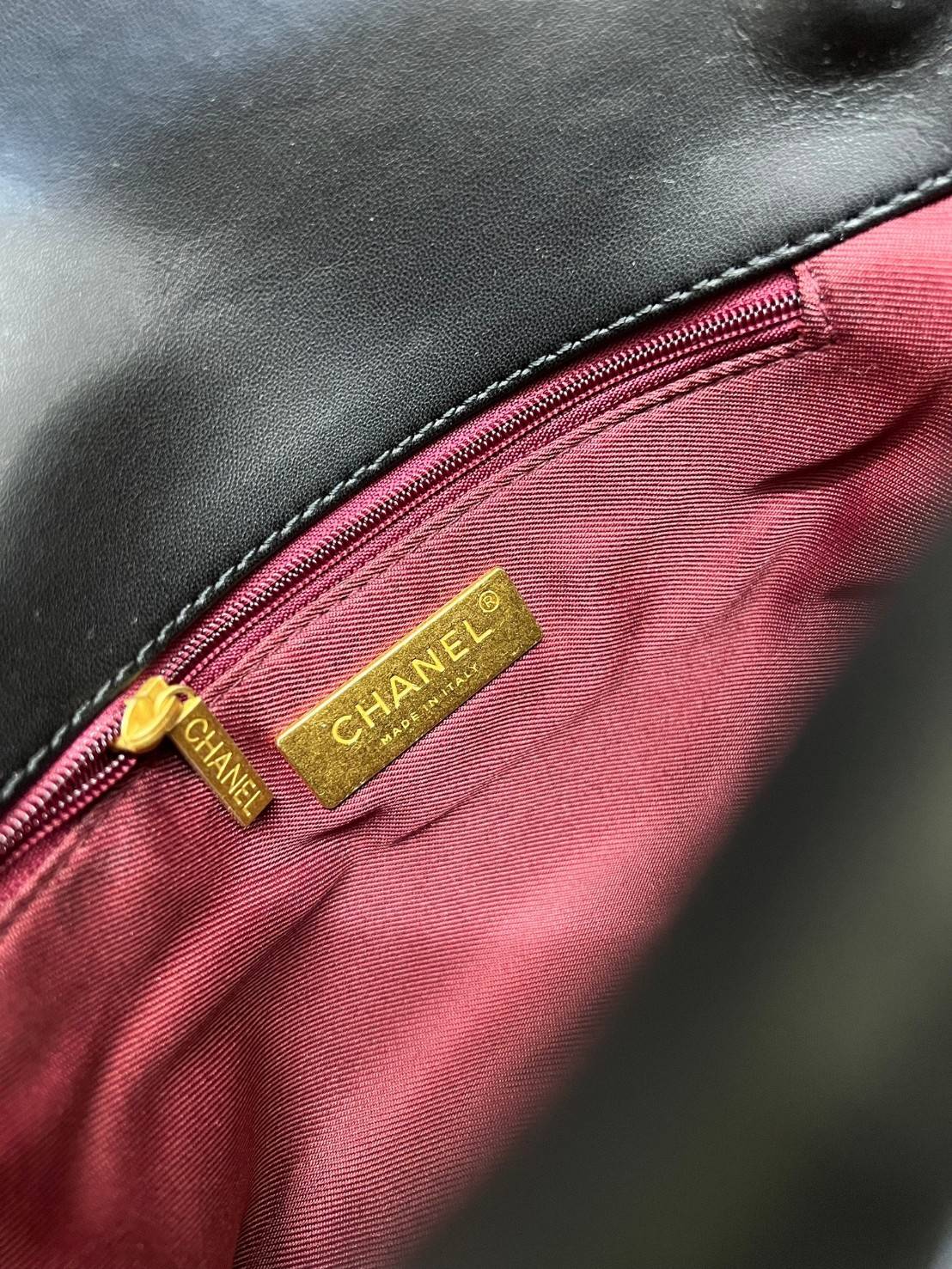 CHANEL 19 FLAP BAG / CHANEL LEATHER SHOULD BAG จำนวนจำกัด_หนึ่งในรุ่นที่สาวๆต้องมีค่า