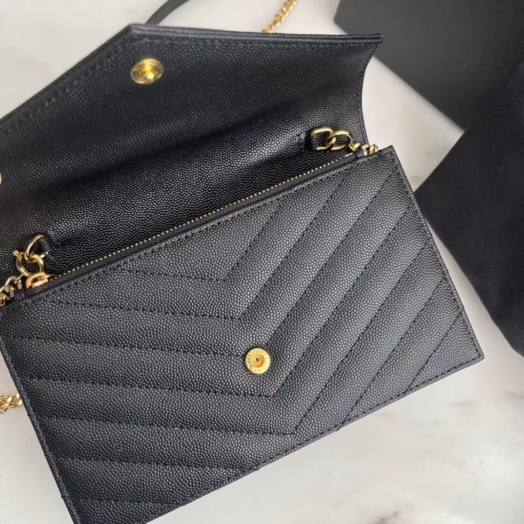 VIP 】หนังแท้ YSL Saint Laurent Envelope WOC 7.5” กระเป๋าเงิน wallet on chain ที่มาพร้อมสายสะพายแบบโซ่ ขนาด 7.5” หนังวัวติดโลโก้ YSL มีทั้งอะไหล่เงิน ทอง และดำ ด้านในมีช่องซิป และช่องใส่การ์ด 6 ช่อง เรียบหรู คลาสสิคมากๆ เลยค่ะ
