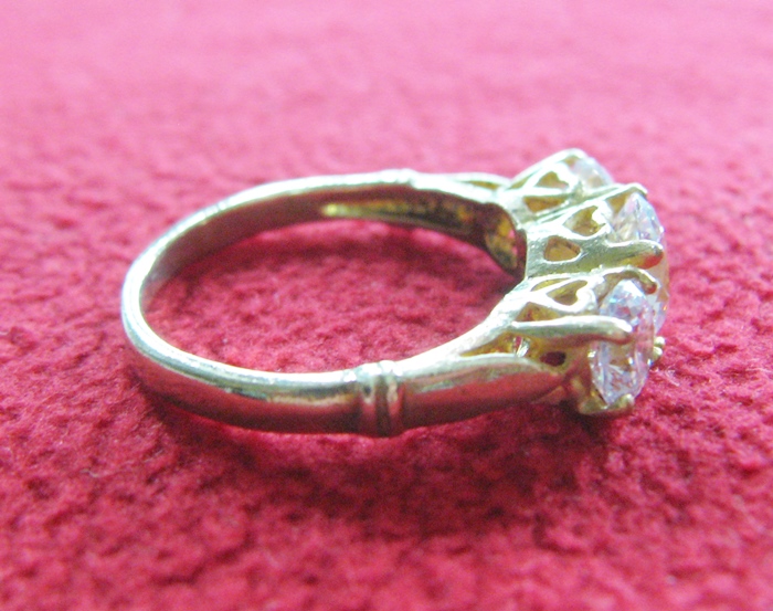 แหวนเพชรทองเหลือง แบบ7(เพชรกลม3เม็ด)ค่ะ