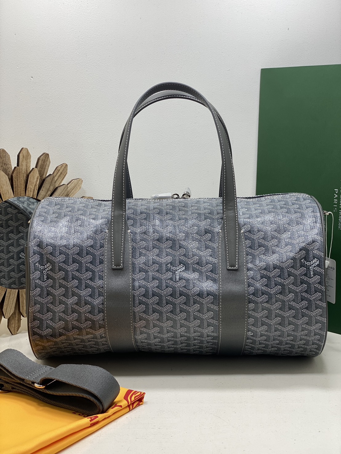 ORI หนังแท้ | Goyard Barrel 40 Sports Bag กระเป๋าสะพายทรง Keepall ใบใหญ่ ดีไซน์สปอร์ต ภายในโล่งกว้าง จุของได้เยอะ มีหูจับด้านบน เพิ่มฟังชั่นหูหิ้วด้านข้าง สะดวกใช้งาน