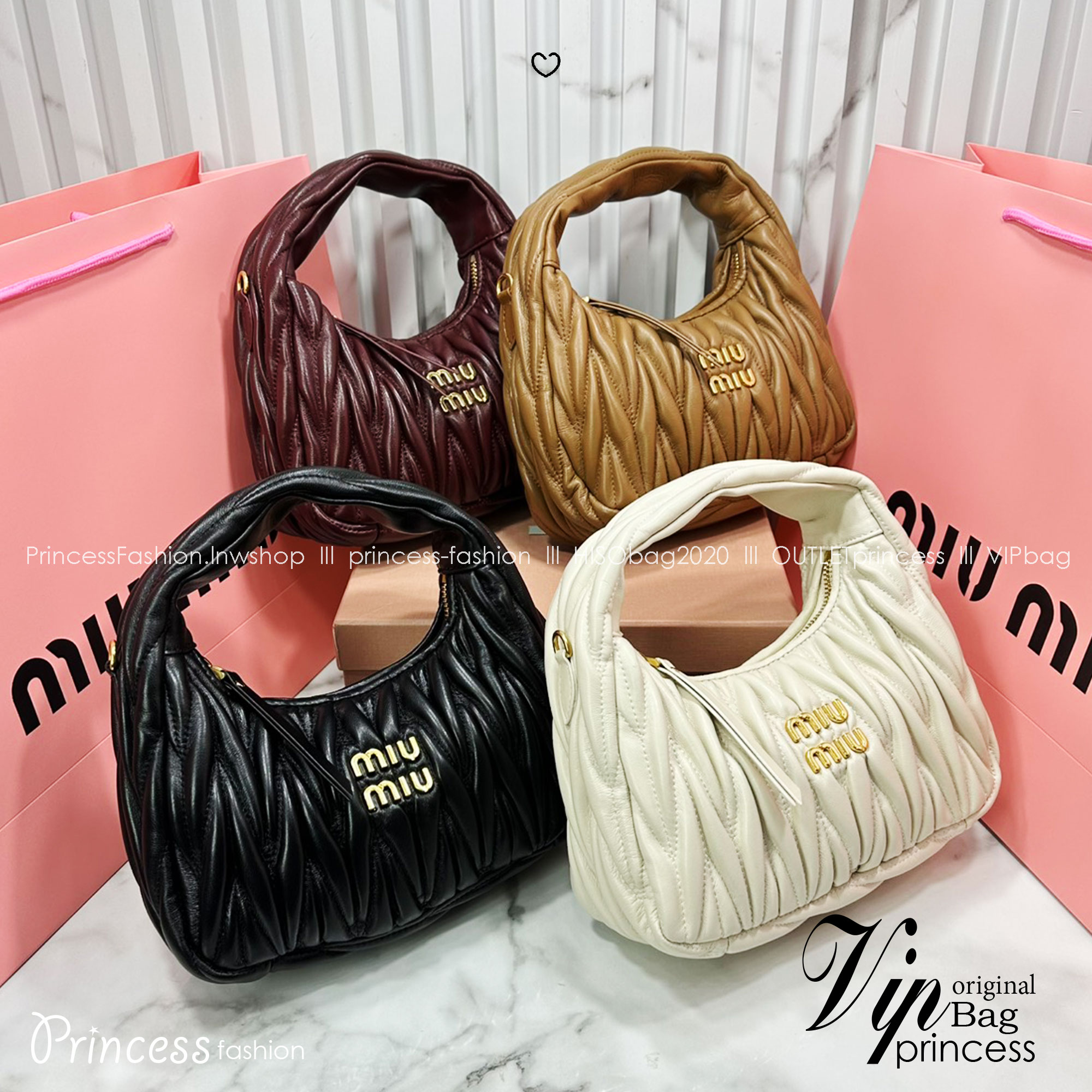 ORI หนังแท้ | MIU MIU Wander matelassé nappa leather hobo bag Small 22cm กระเป๋าสะพายทรงโฮโบ คิ้วท์สุดปัง ลุคลูกคุณหรูหราด้วยดีไซน์จับจีบนูนลวดลายเป็นเอกลักษณ์ หูจับในตัว ถือแบบเลิศๆ หรือจะใส่สายสะพายข้างก็ได้อีกลุค