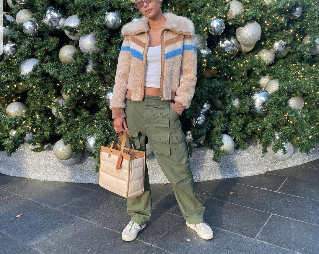 COACH CASUAL STYLE STREET STYLE 2WAY PLAIN LEATHER ELEGANT STYLE (C6958 C6852) 🌺 ที่สุด! ของที่สุด!! กระเป๋าถือ กระเป๋าสะพายรูปทรงสุดฮิต สุดคลาสสิค รุ่น UNISEX ที่ชิคๆ สบายๆ ได้ทั้งชายและหญิง// วัสดุหนังแท้ทั้งใบ ตัดเย็บด้วยหนังเนื้อนุ่มพิเศษ หนา 