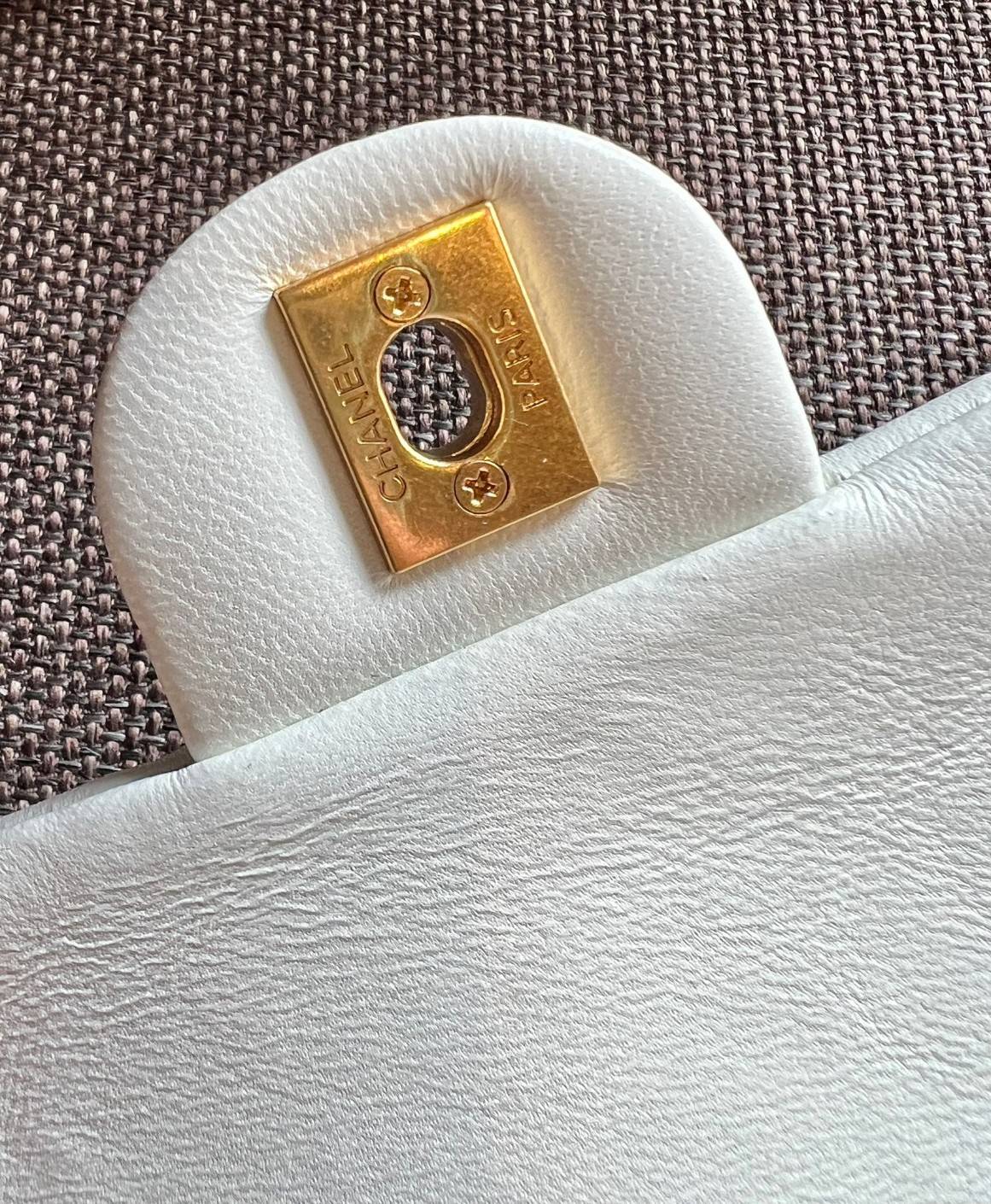 Chanel Small Flap Bag with Top Handle 8" /CHANEL CHAIN SHOULDER BAG กระเป๋าสะพายได้และหิ้วได้ หนังสวย เรียบ สัมผัสนุ่มมือ น่าใช้มากๆ