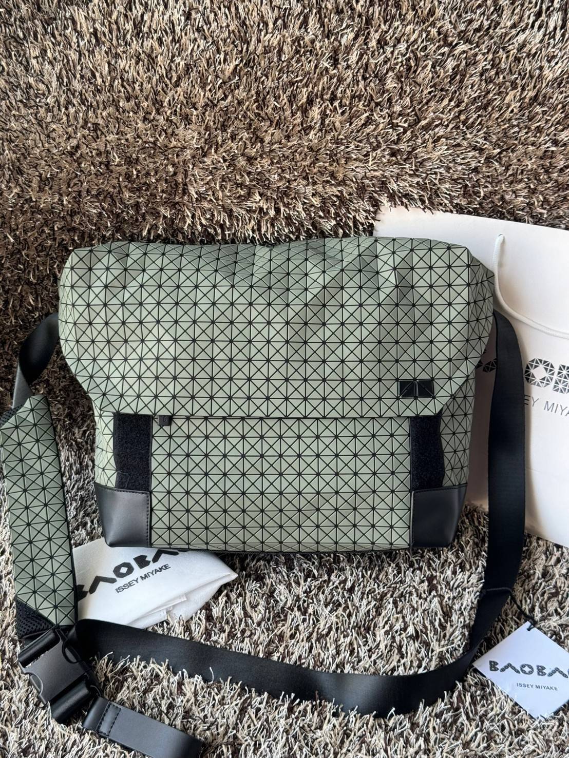 พร้อมส่ง 4 สี Baobao issey miyake Sling shoulder bag / Miyake geometric-panelled Laptop กระเป๋าสะพาย 🧡 เกรดออริจินอล 1:1 สลับแท้