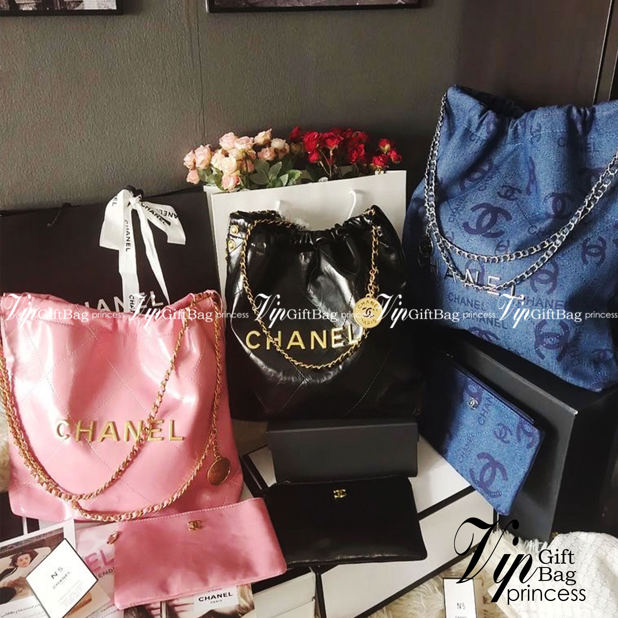 Chanel ss22 Logo CC shopping tote / Chanel 22 handbag มาแรงที่สุดในตอนนี้ก็คือรุ่นนี้เลย ใช้งานง่ายรุ่นนี้สามารถใช้ได้ทั้งผู้หญิงและผู้ชายน้า เกินต้านที่สุดกับไอเท็มนี้ ที่สาวๆหรือใครๆก็ต้องมีแล้ว!! แค่เห็นก็หลงรัก กระเป๋าทรงสวย