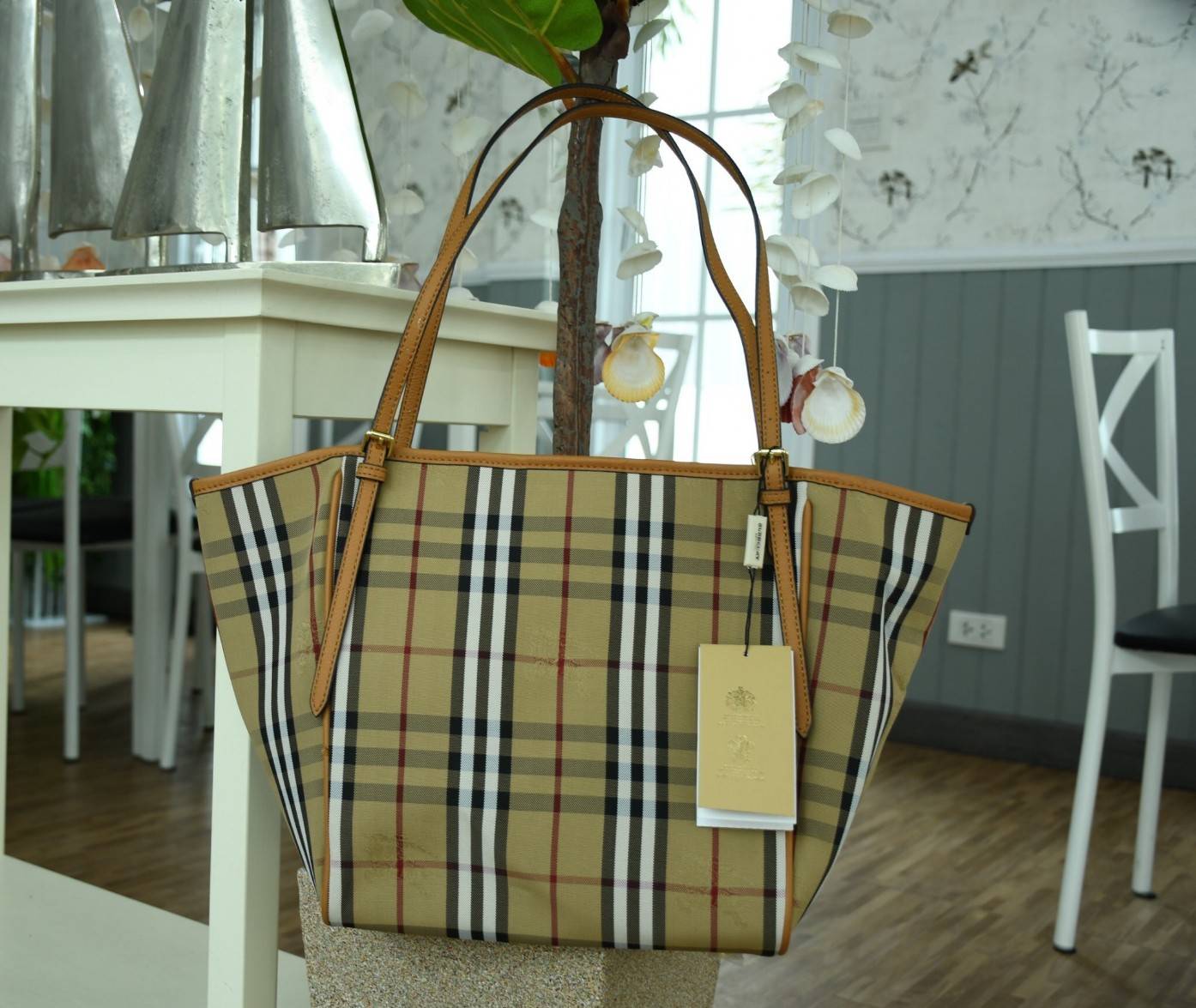 พรีเมี่ยมกิ๊ฟแท้ Burberry New War Horse Check Tote Gift Bag