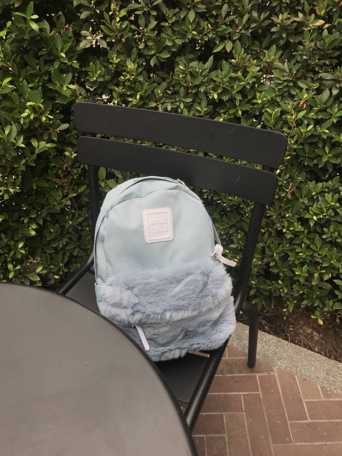 มาแล้ววว แบรนน้องใหม่ CILO CALA กระเป๋าเป้ที่ตอนนี้ฮิตในกลุ่มสาววัยรุ่นที่ญี่ปุ่น และนี้เป็นรุ่นลิมิตเตด CILOCALA FUR BACKPACK สะดุดตาตรงที่มีขนเฟอร์นุ่มนิ่ม อยู่ตรงช่องกระเป๋าซิปด้านหน้า ทำให้ใบนี้ดูน่ารัก หวาน ฟรุ้งฟริ้งขึ้น