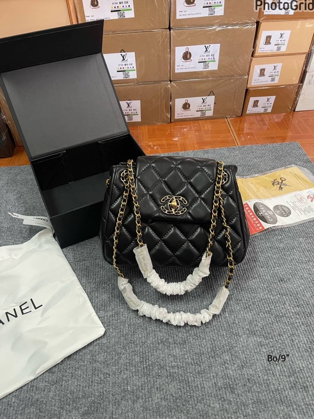 Chanel Flap Bag On Chain กระเป๋าสะพายสีดำคลาสสิก มาพร้อมสายโซ่สีทองสลับหนัง ใบขนาดกำลังสวย ใช้ถือออกงานคือปังมากกก รีบคว้าด่วนค่ะ!!