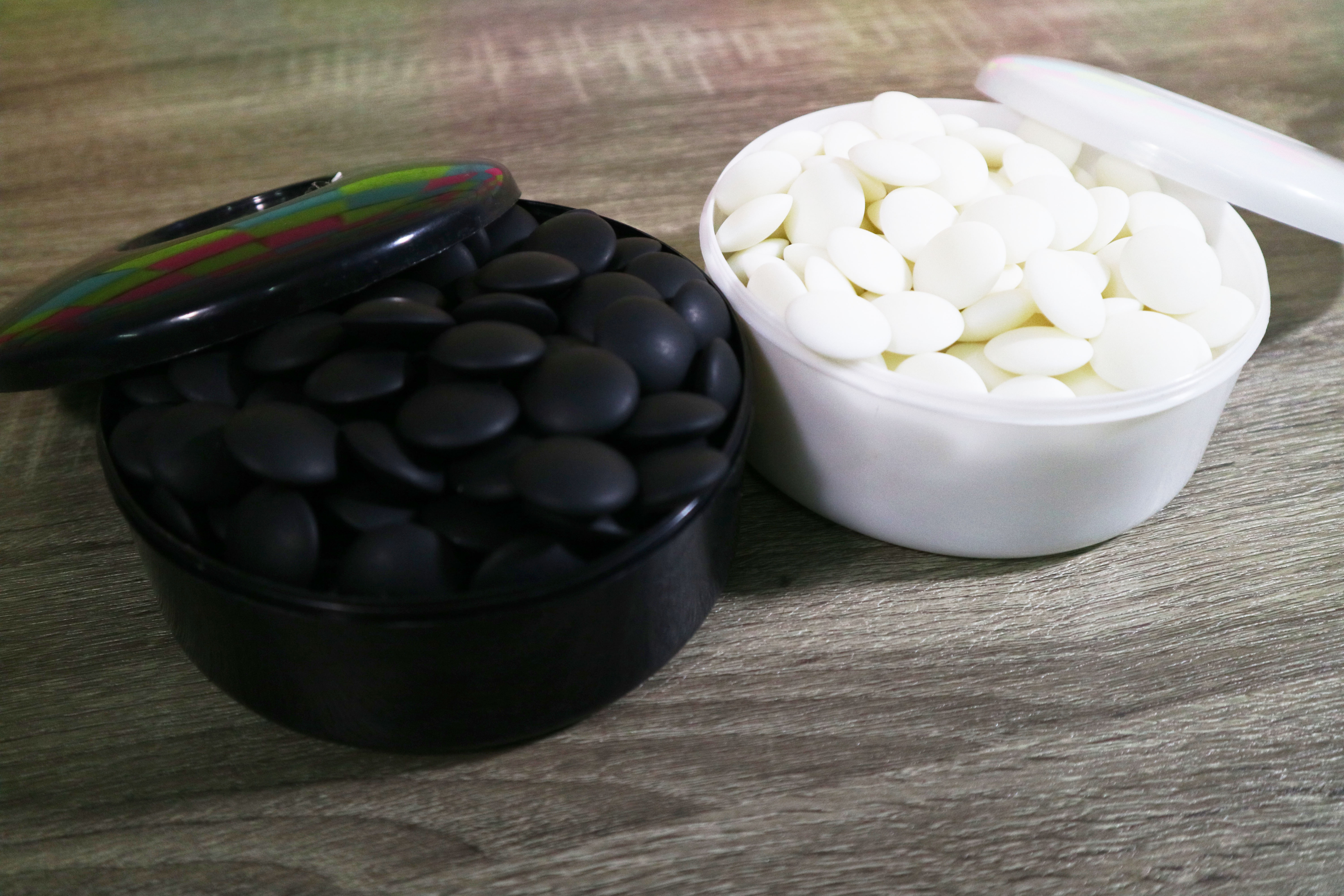 ชุดหมากล้อมกระดานไม้กระดาน19เส้นพร้อมเม็ดหมากล้อมเมลามีนพร้อมโถพลาสติกทรงกลม