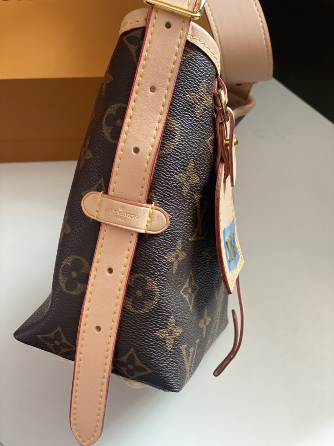 Small 20cm LV CarryAll Monogram / LV HOBO BAG เกรดออริจินอล พร้อมส่งที่ไทย ขนาดใหม่ ไซส์กะทัดรัดน่าใช้ กระเป๋าถือแคนวาสแต่งขอบหนัง ผสานเสน่ห์สวยงามเข้ากับดีไซน์ที่ง่ายต่อการใช้งาน พกพาไปได้ทุกที่
