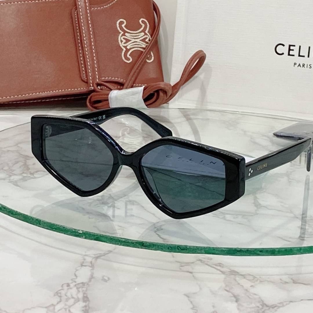 แว่นตาลิซ่า Celine Sunglass เกรดท็อปออริ 1:1 สลับแท้ เกรดดีสุด ใช้งานต่างประเทศได้ มาพร้อมกระเป๋าใส่แว่นปักลายซีลีน