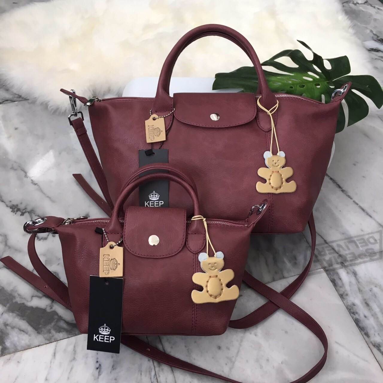 สีมาใหม่ค่า 🐼New arrival! KEEP ทรง longchamp รุ่น Duo Sister - D.brown color น้ำตาลเข้ม ตัวกระเป๋าหนังแกะสังเคราะห์ ลายหนังสวยมากๆคะ นิ่ม สุดๆ รุ่นนี้ จะมี 2 ขนาด คือ mini และ basic ไซด์