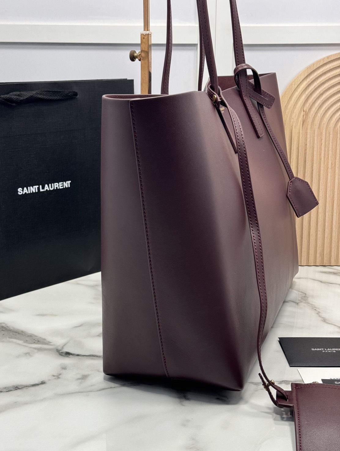 YSL Shopping Large Tote Bag กระเป๋าทรงโท้ทใบใหญ่หนังแท้ ภายในโล่งกว้าง จุของได้เยอะ เรียบหรูทรงสวย ดีไซน์ออกมาให้ใช้งานได้ทุกลุค ทุกโอกาส สวยคมชัดทุกสี