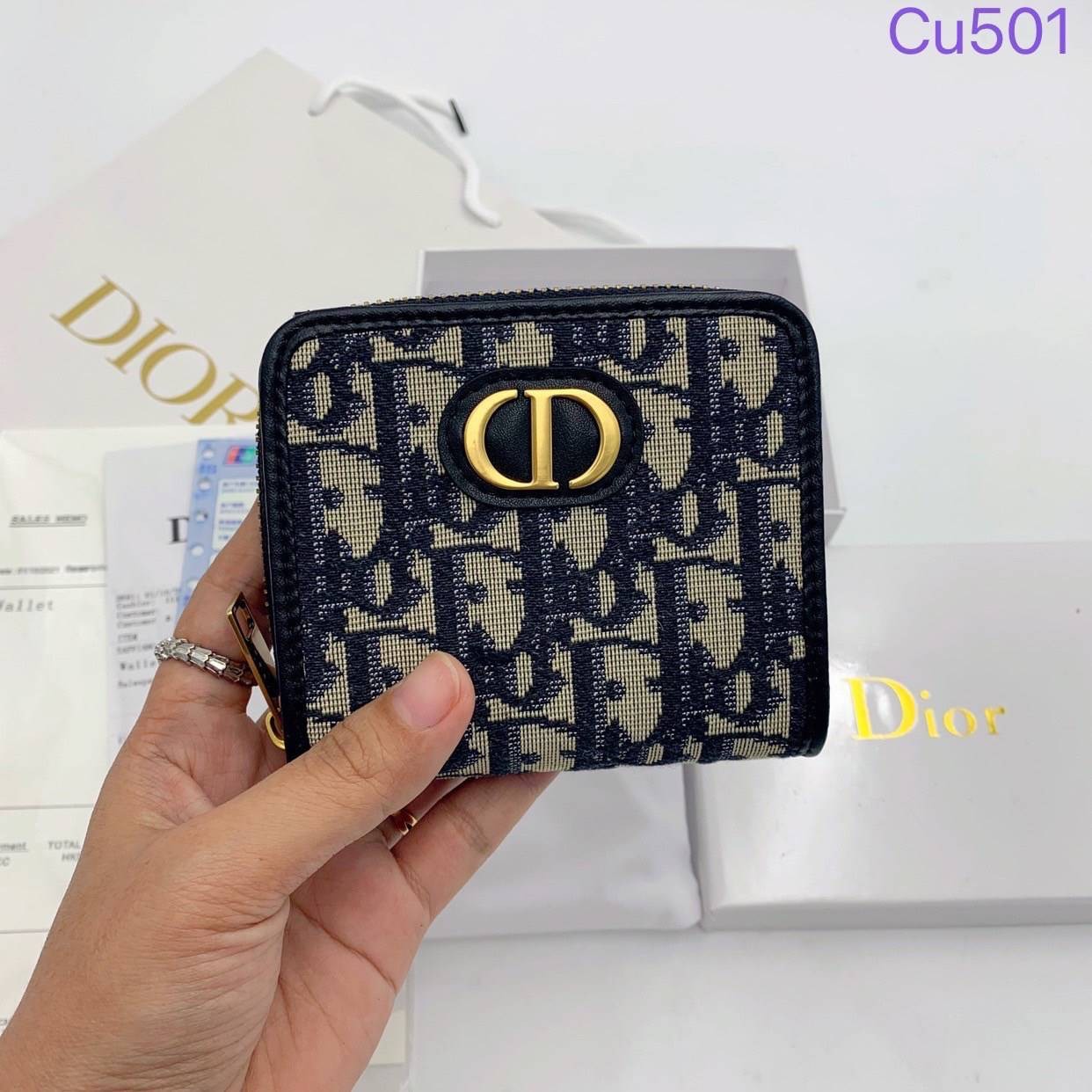DIOR Compact Zipped Wallet jacquard leather / DIOR Card Holder กระเป๋าสตางค์แบรนด์หรู ซิปรอบ ใส่บัตร ใส่ธนบัตรได้ ครบจบในใบเดียว พร้อมส่งที่ไทย ภาพสินค้าถ่ายจากงานขายจริง ใช้งานต่างประเทศได้