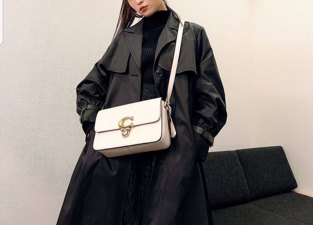 COACH STUDIO GLOVETANNED LEATHER SHOULDER BAG (C6641)🌺ห้ามพลาดเด็ดขาด!! สวยละมุน เรียบหรู ดูแพงสุดๆ!! //กระเป๋าถือ กระเป๋าสะพาย ดีไซน์เนี้ยบ! เฉียบมาก!// วัสดุหนังแท้ หนังเรียบเต็มใบ อยู่ทรง สวยมากๆ ดีเทลเรียบหรู ผู้ดีสุดๆ!// ด้านหน้าเปิด-ปิดด้วยต