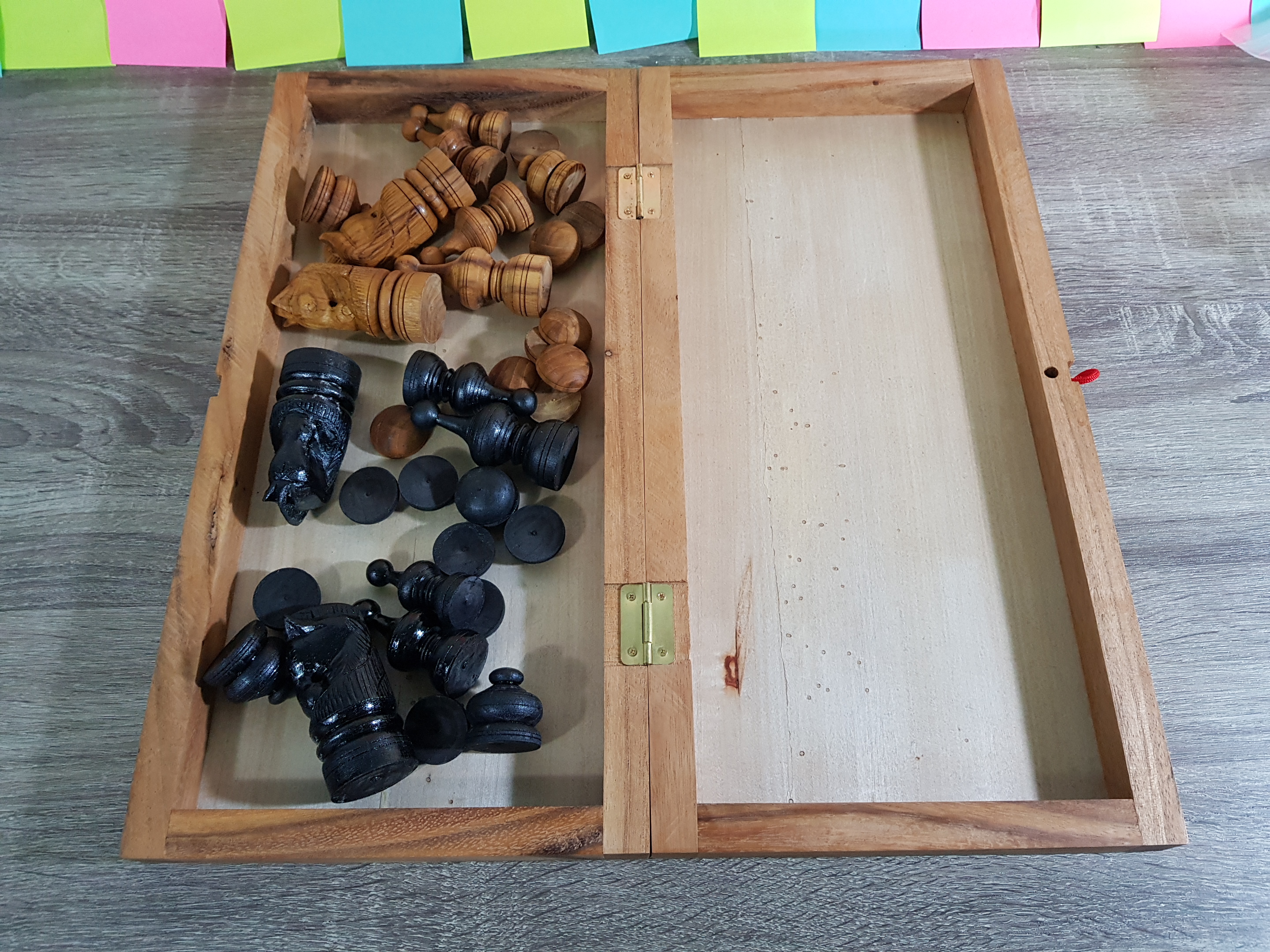 ชุดหมากรุกไทยภูคาพร้อมกระดานไม้พับได้(ขนาดกระดาน45x44cm.)