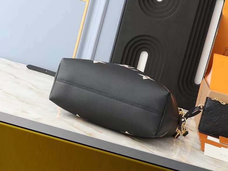 LV Bundle Monogram Empreinte Bag / LV Bella Bucket Bag กระเป๋าสะพายทรงบัคเก็ตรุ่นใหม่ ตกแต่งอะไหล่สีทองหรูหรา