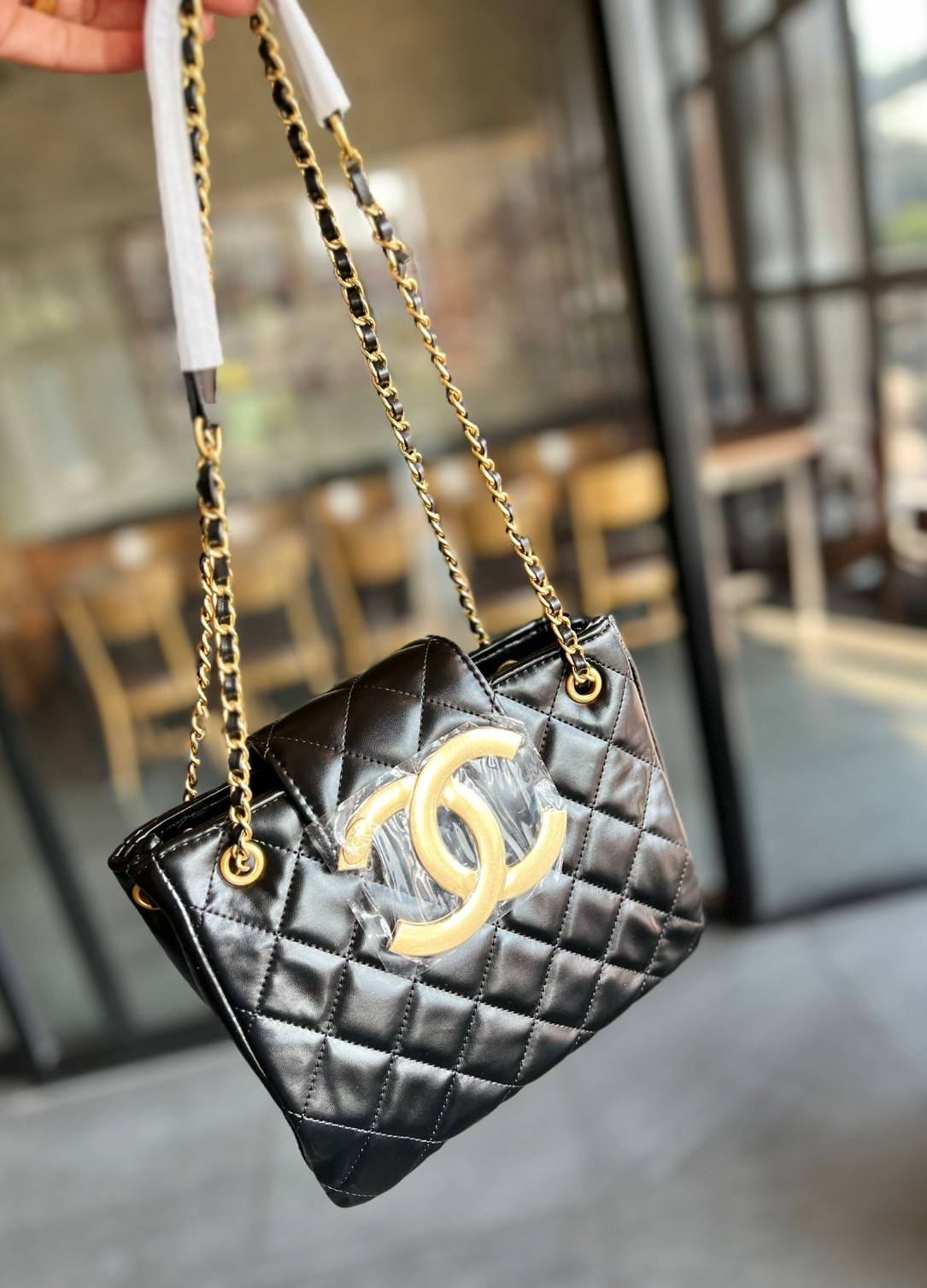 Chanel 24C bag / CHANEL WITH CHAIN / CHANEL Casual Style กระเป๋าสะพายหนังนิ่มลื่นเงาสวย Plain Leather Party Style Office Style
